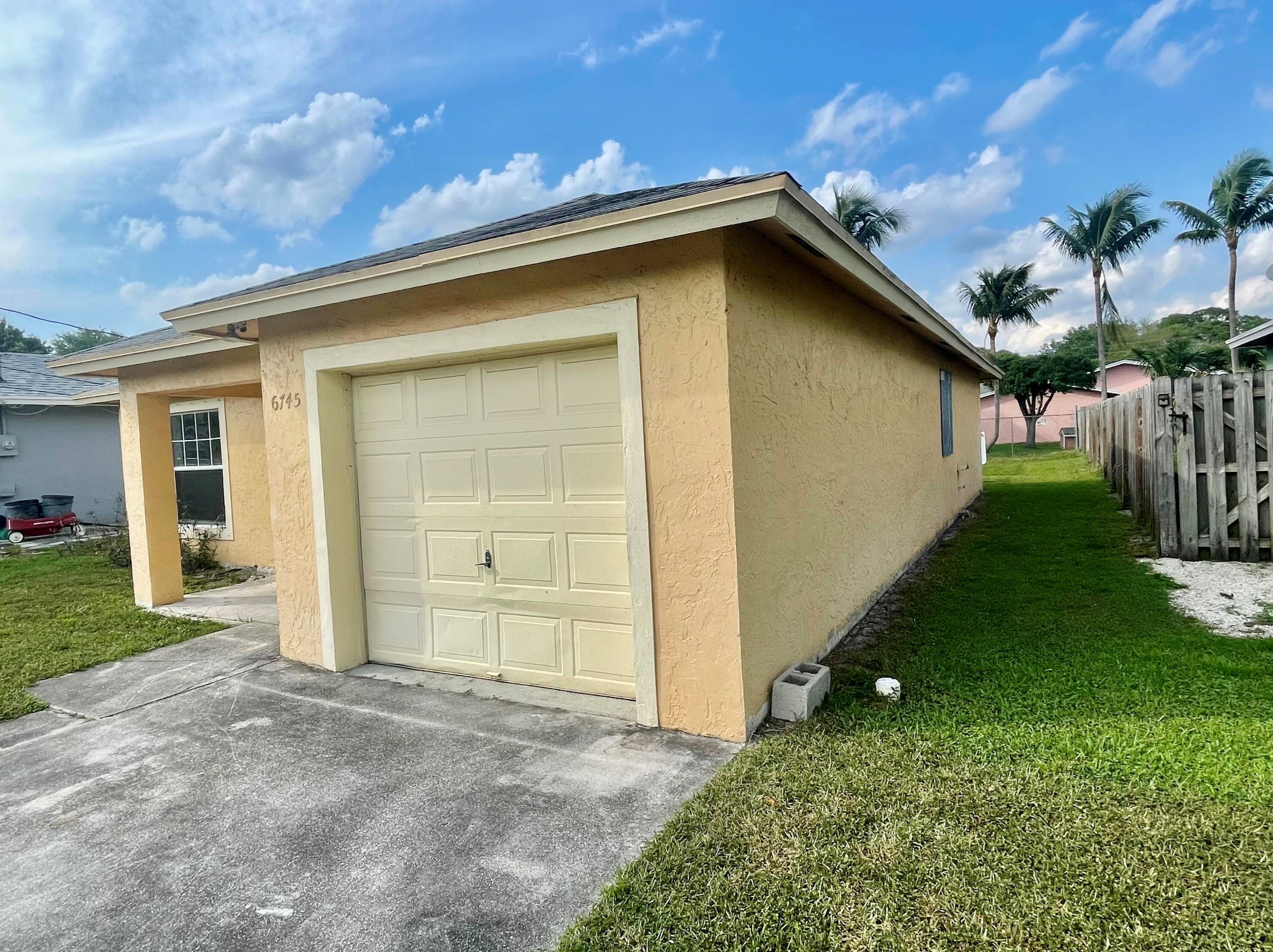 6745 4th St, Jupiter, FL 33458