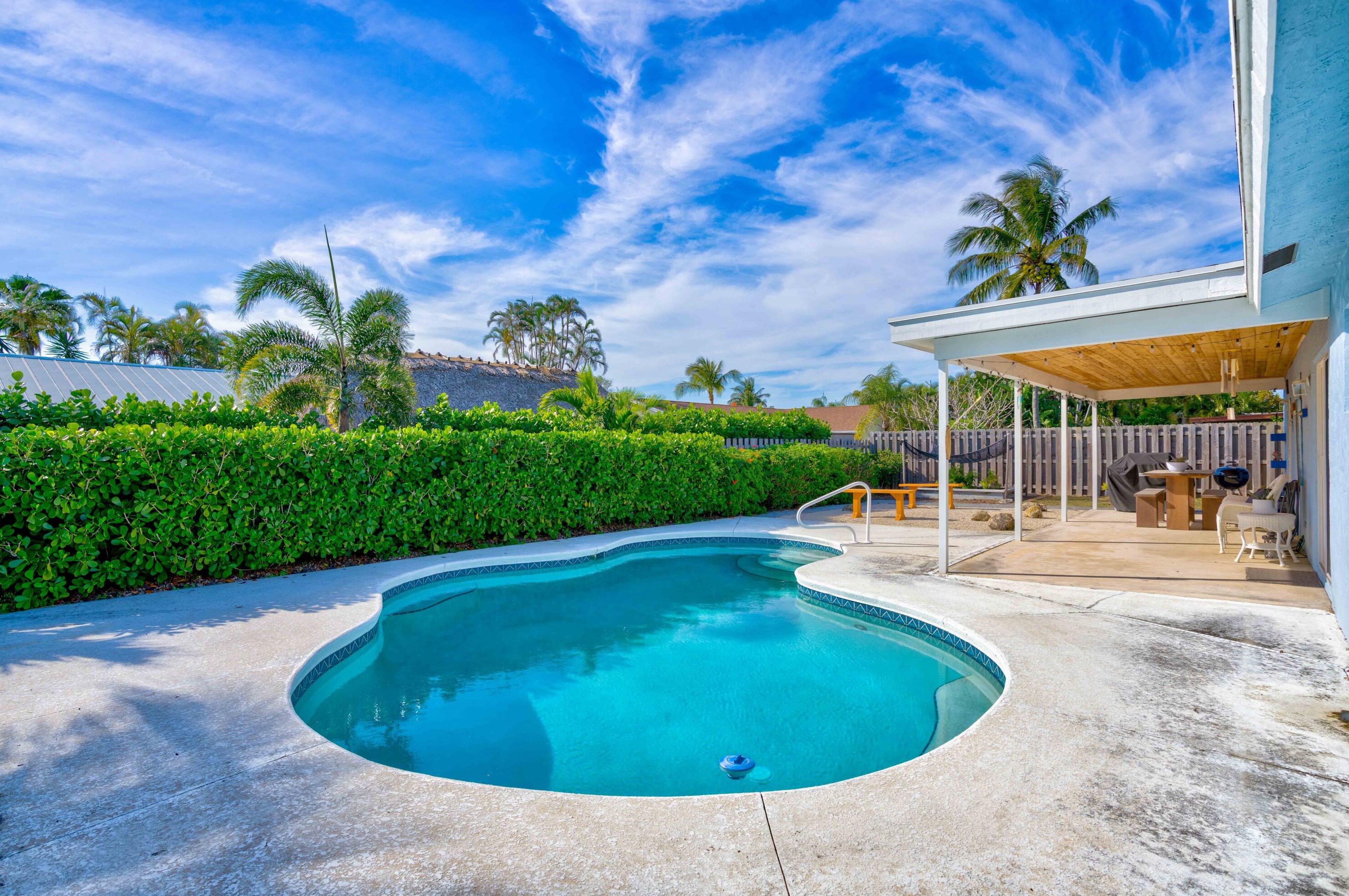 49 Chapel Ct, Jupiter FL 33469-2168 exterior