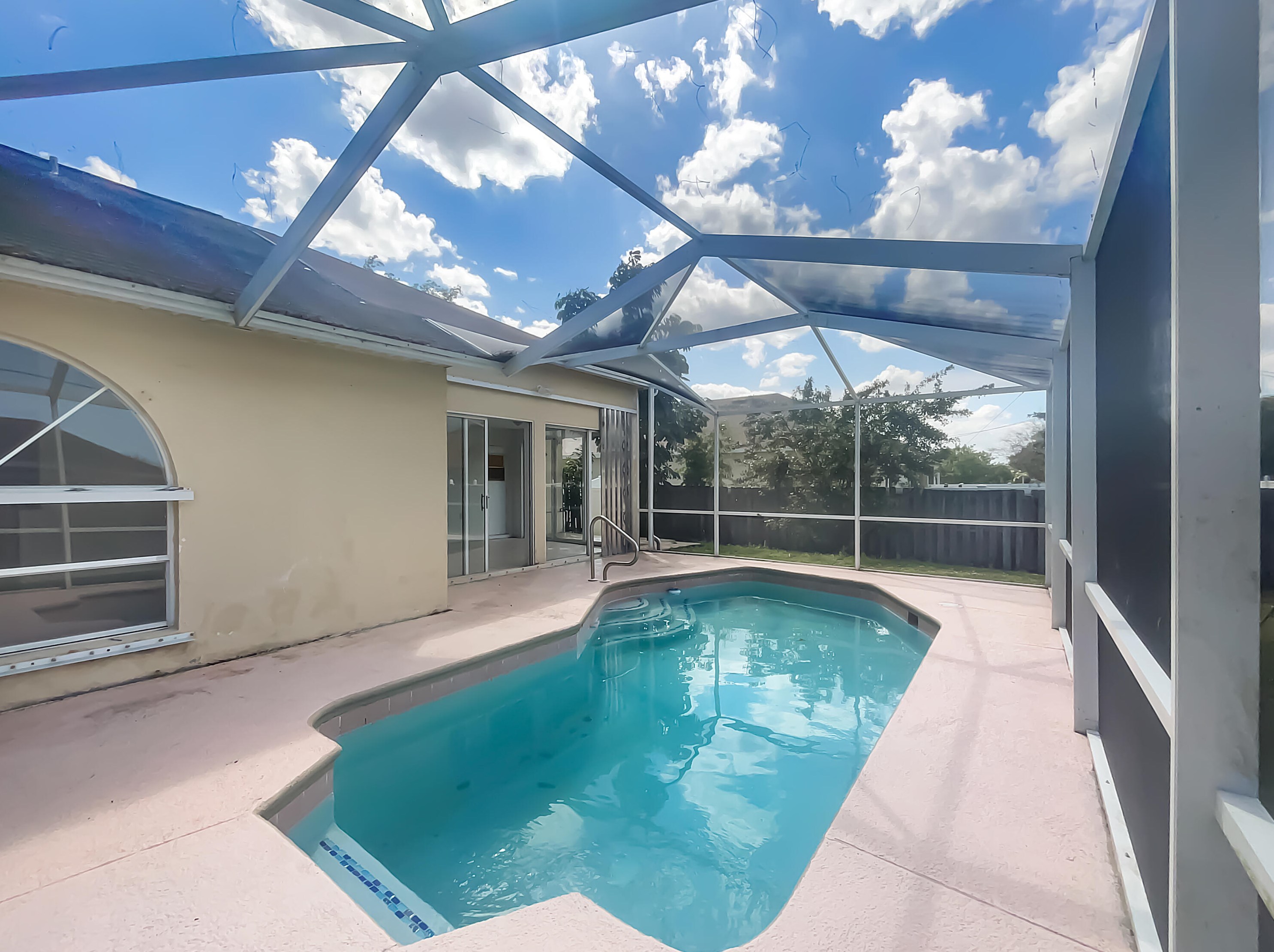 213 Ray Ave, Fort Pierce FL 34983-3067 exterior