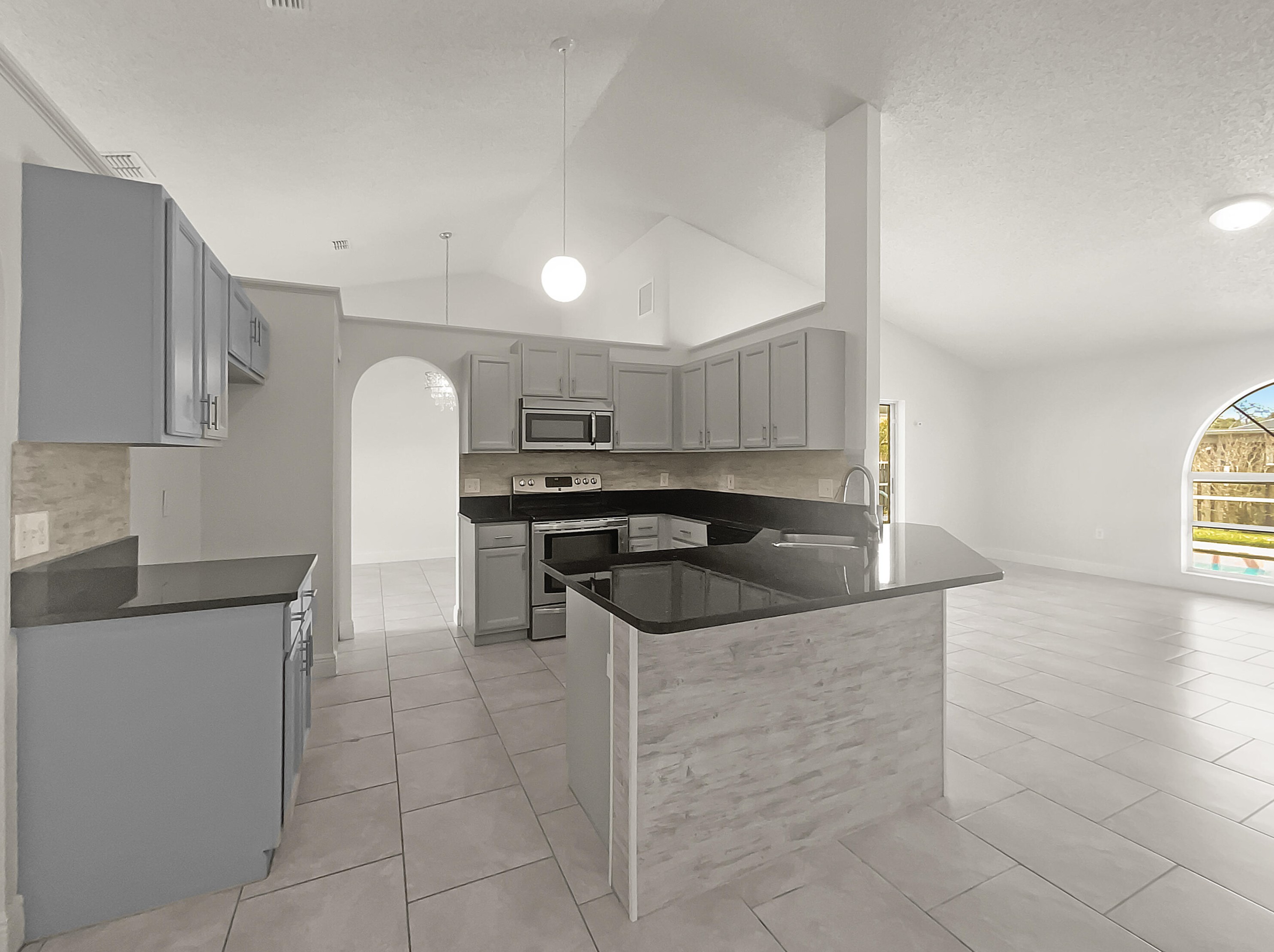 213 Ray Ave, Fort Pierce FL 34983-3067 exterior