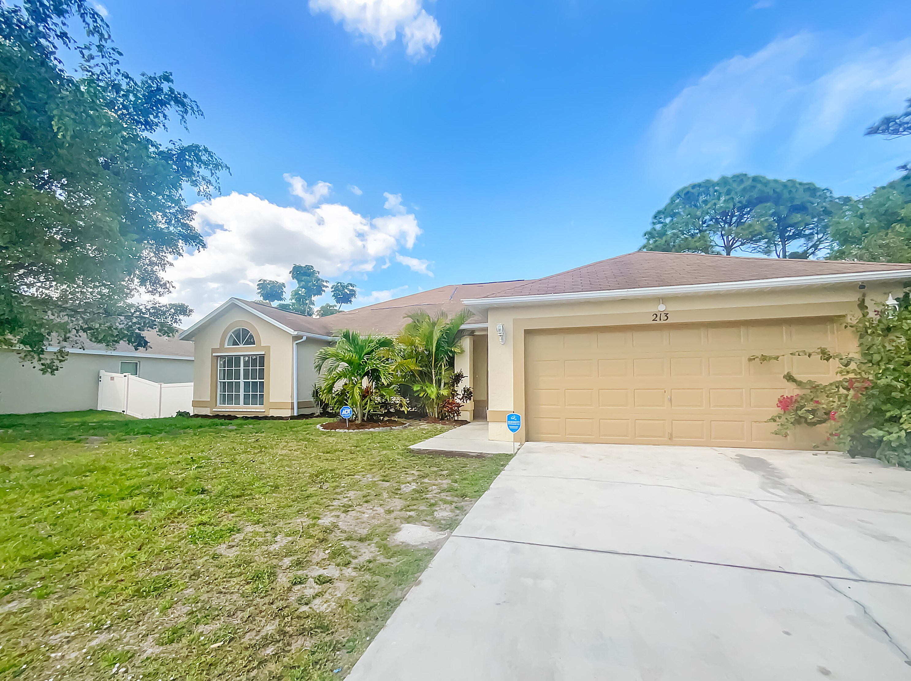213 Ray Ave, Fort Pierce FL 34983-3067 exterior