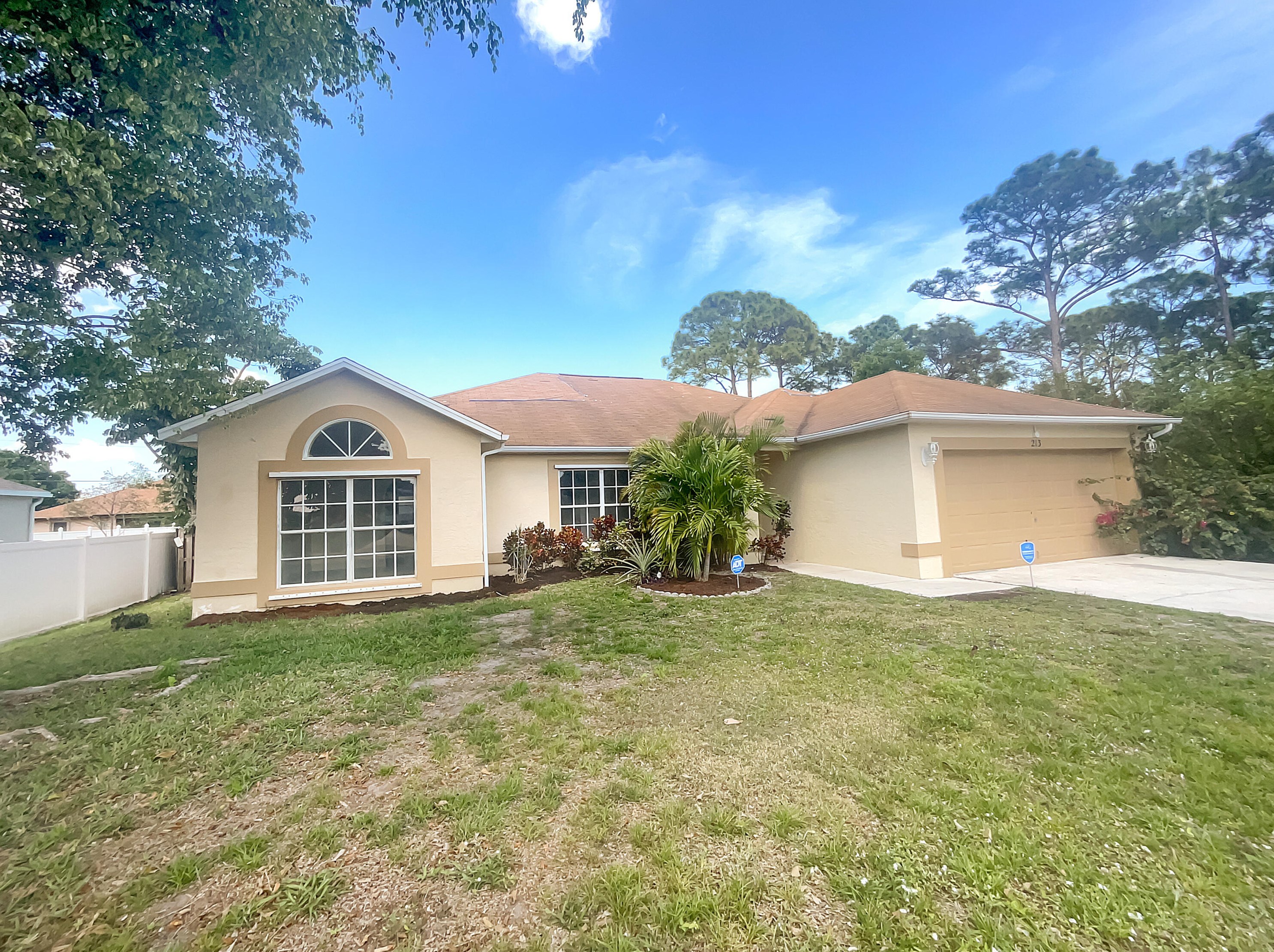 213 Ray Ave, Fort Pierce FL 34983-3067 exterior