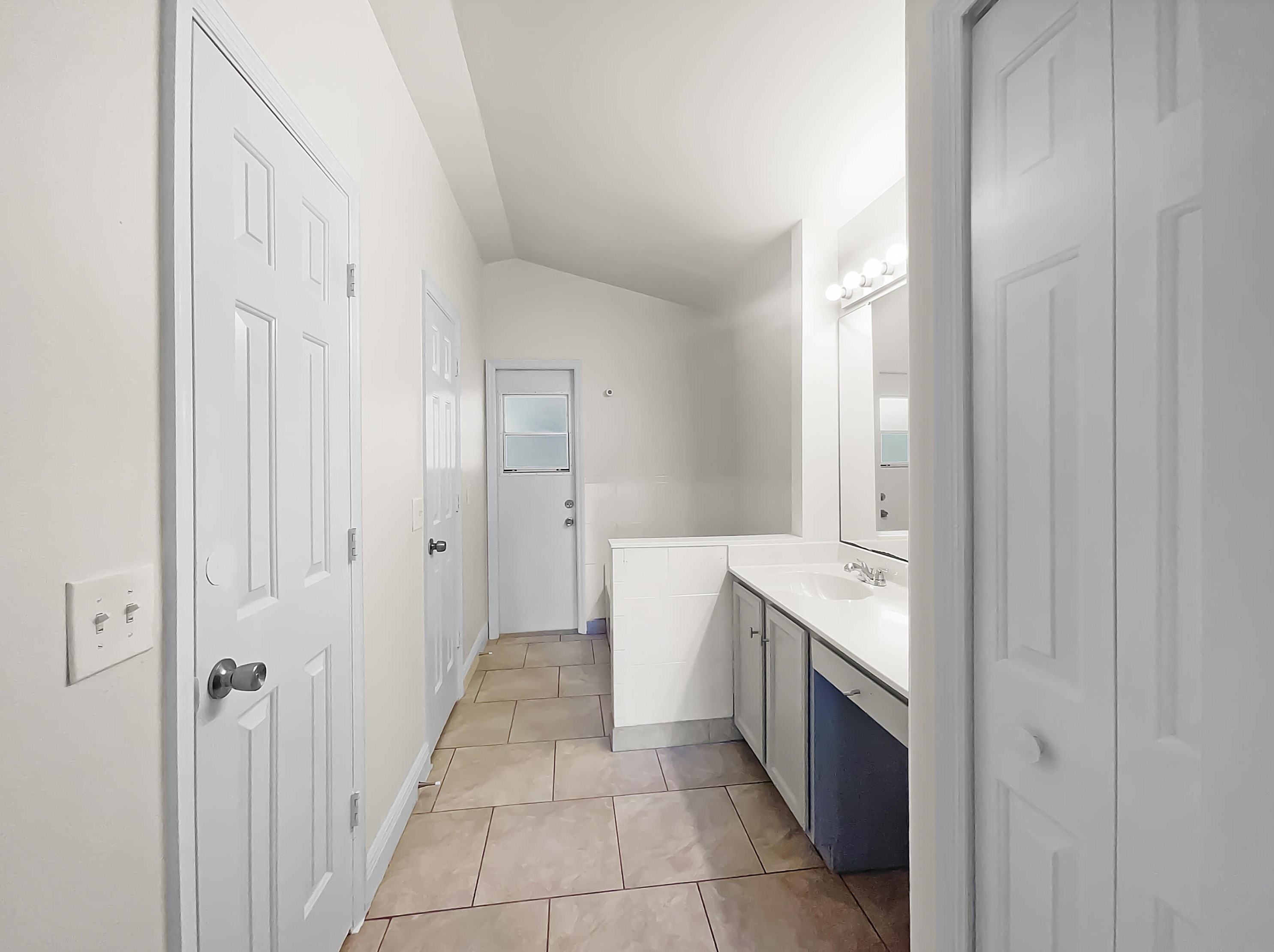 213 Ray Ave, Fort Pierce FL 34983-3067 exterior