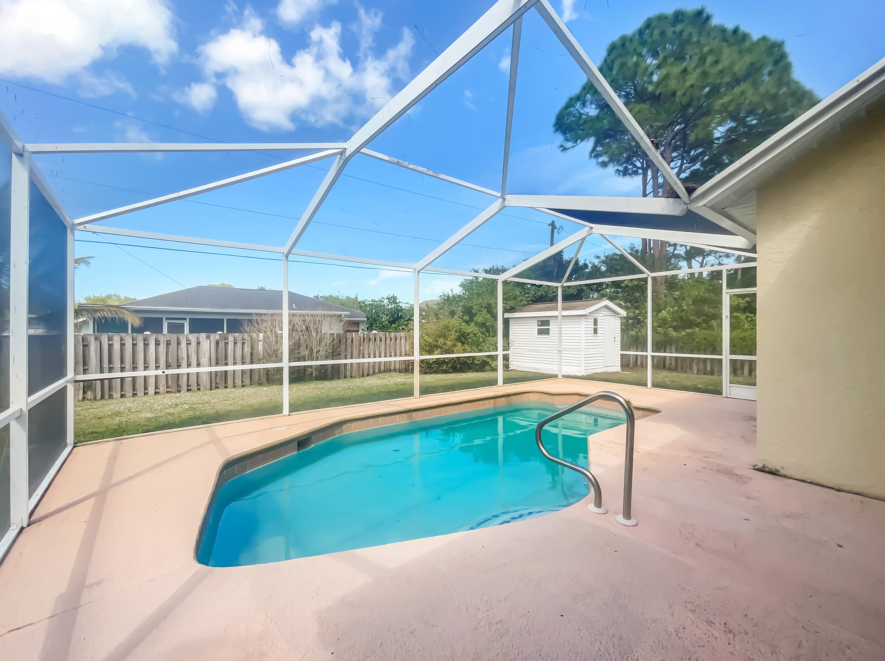 213 Ray Ave, Fort Pierce FL 34983-3067 exterior