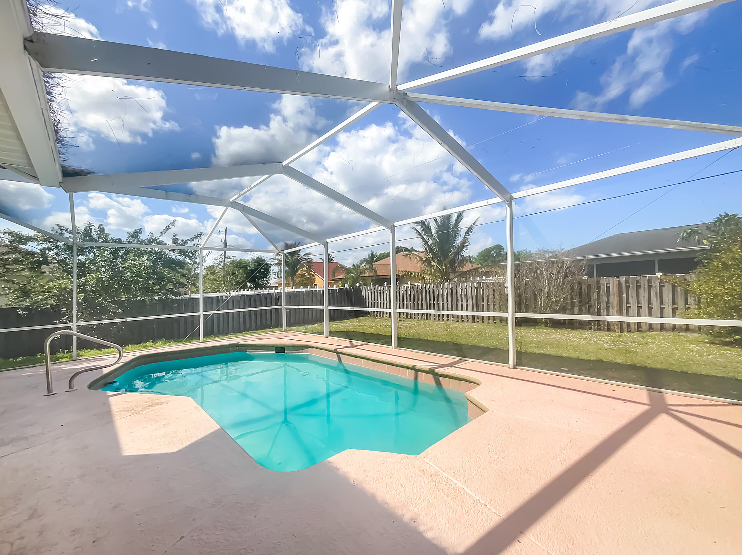 213 Ray Ave, Fort Pierce FL 34983-3067 exterior