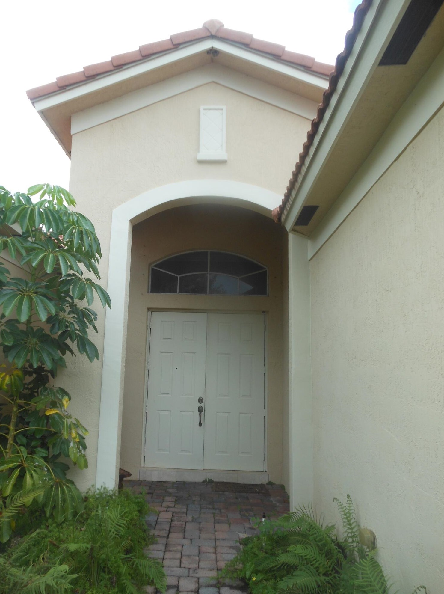 5738 Place Lake Dr, Fort Pierce, FL 34951-3137