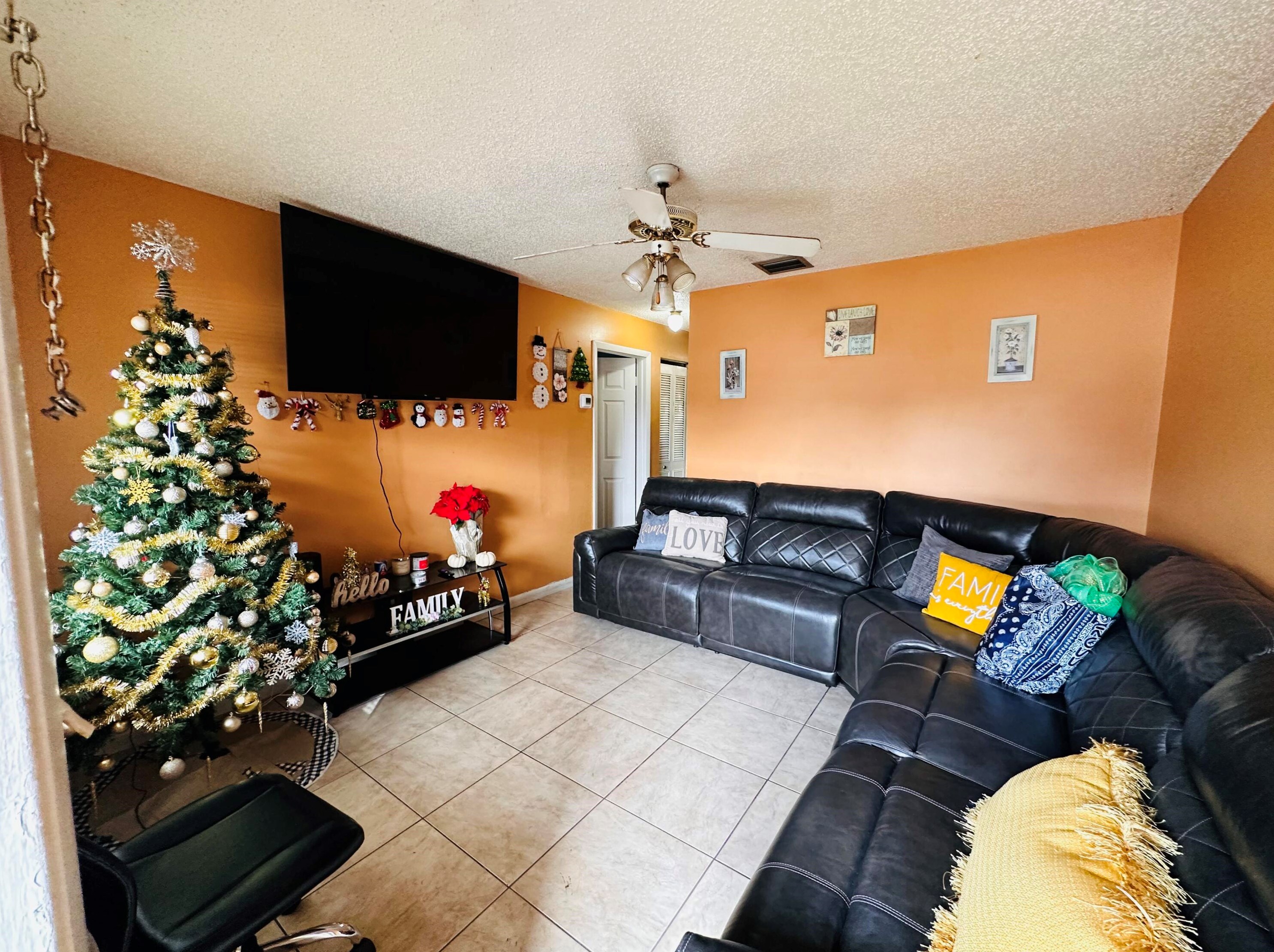 510 Wisteria Ave, Fort Pierce FL 34982-5967 exterior