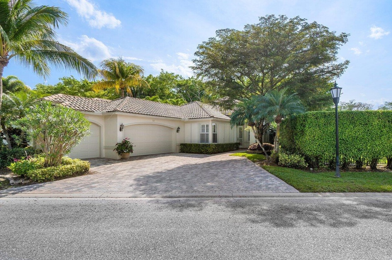 2667 Players Ct, West Palm Beach, FL 33414