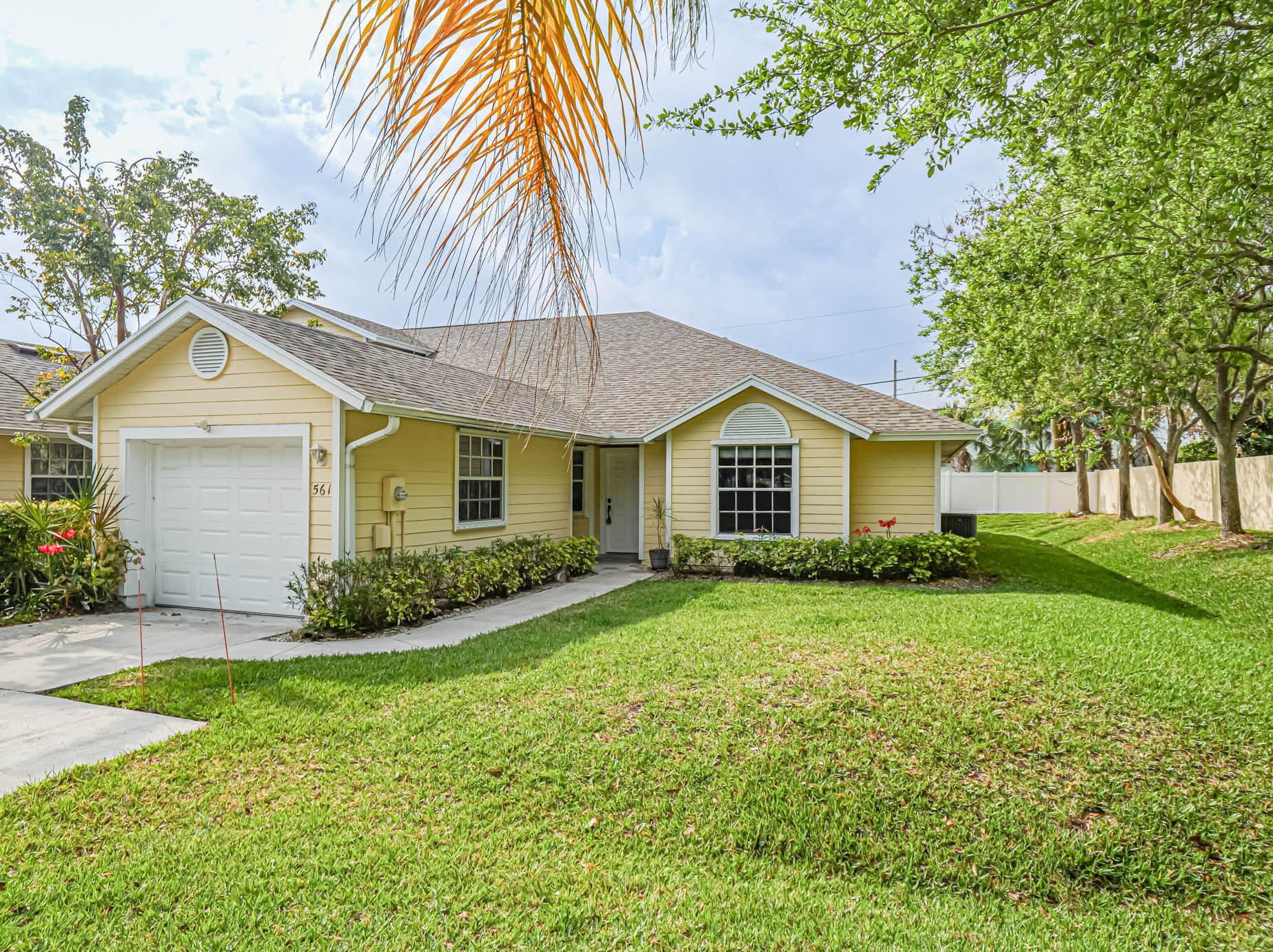 561 6th St, Vero Beach FL  32962-1862 exterior