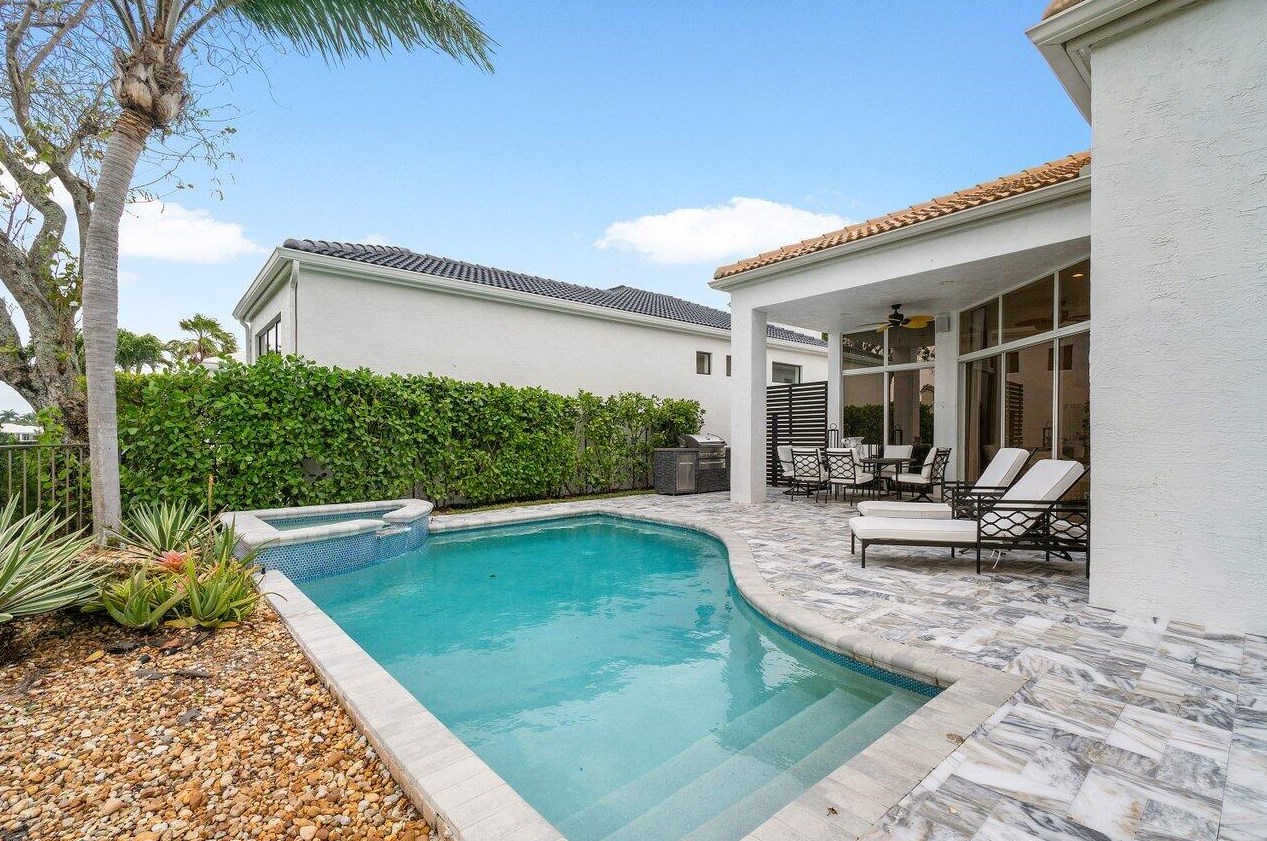 156 Sunset Bay Dr, West Palm Beach FL  33418-4587 exterior