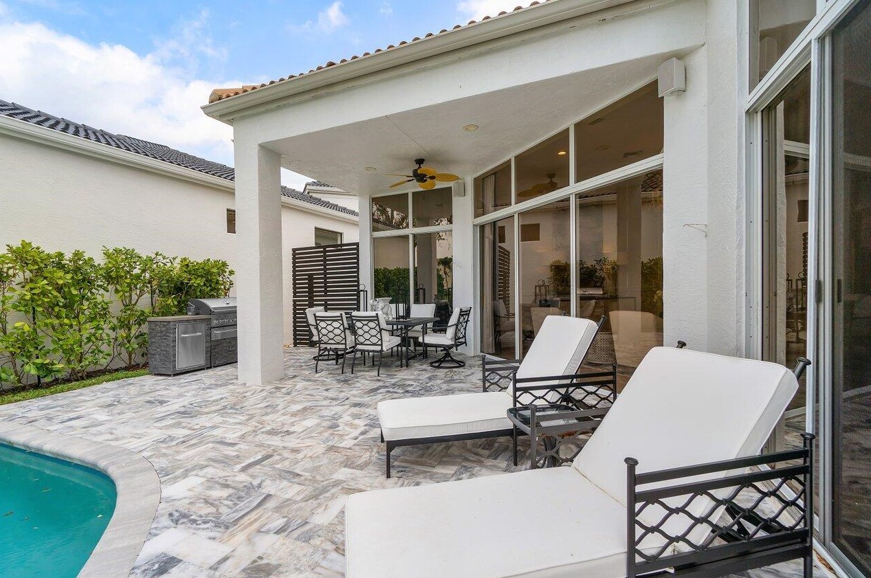 156 Sunset Bay Dr, West Palm Beach FL  33418-4587 exterior