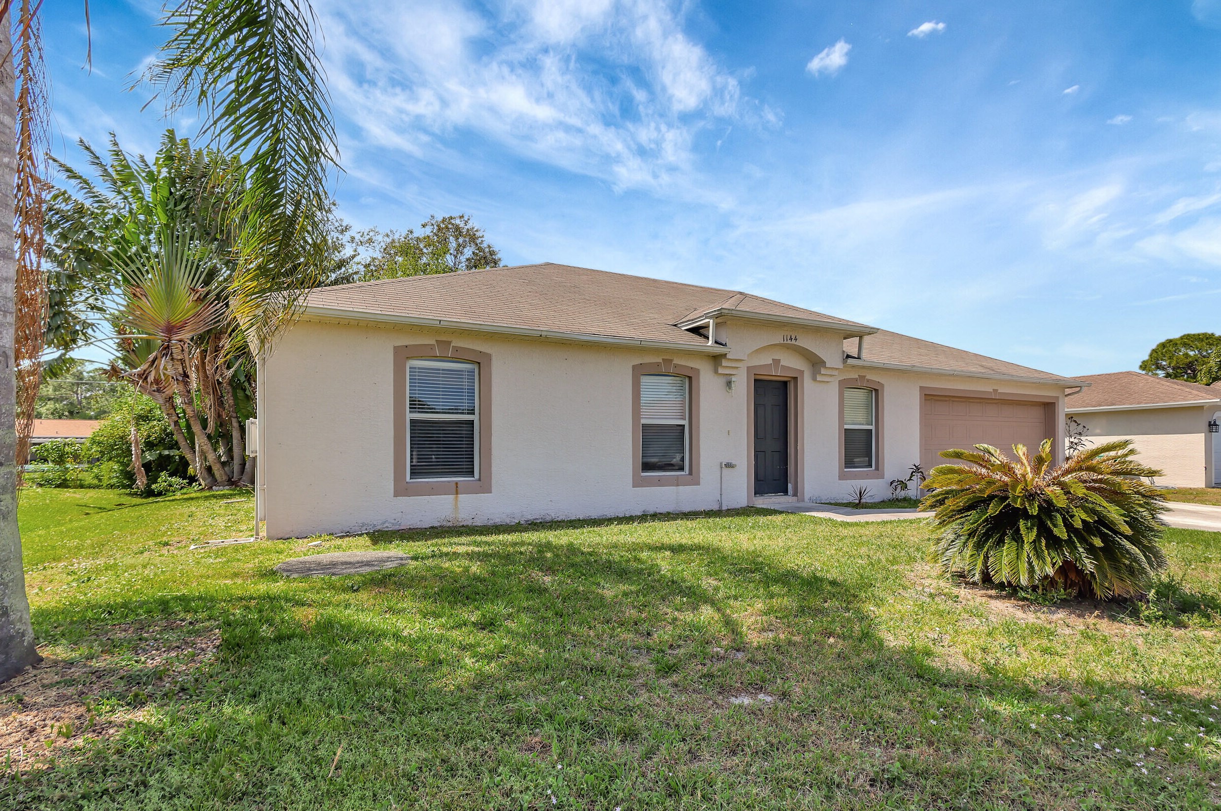 1144 Ithaca St, Fort Pierce, FL 34983-2540