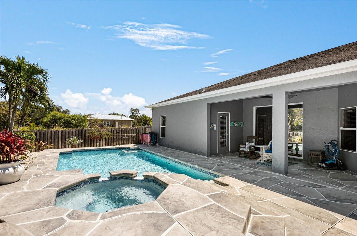 1025 Bywood Ave, Fort Pierce, FL 34983-4001