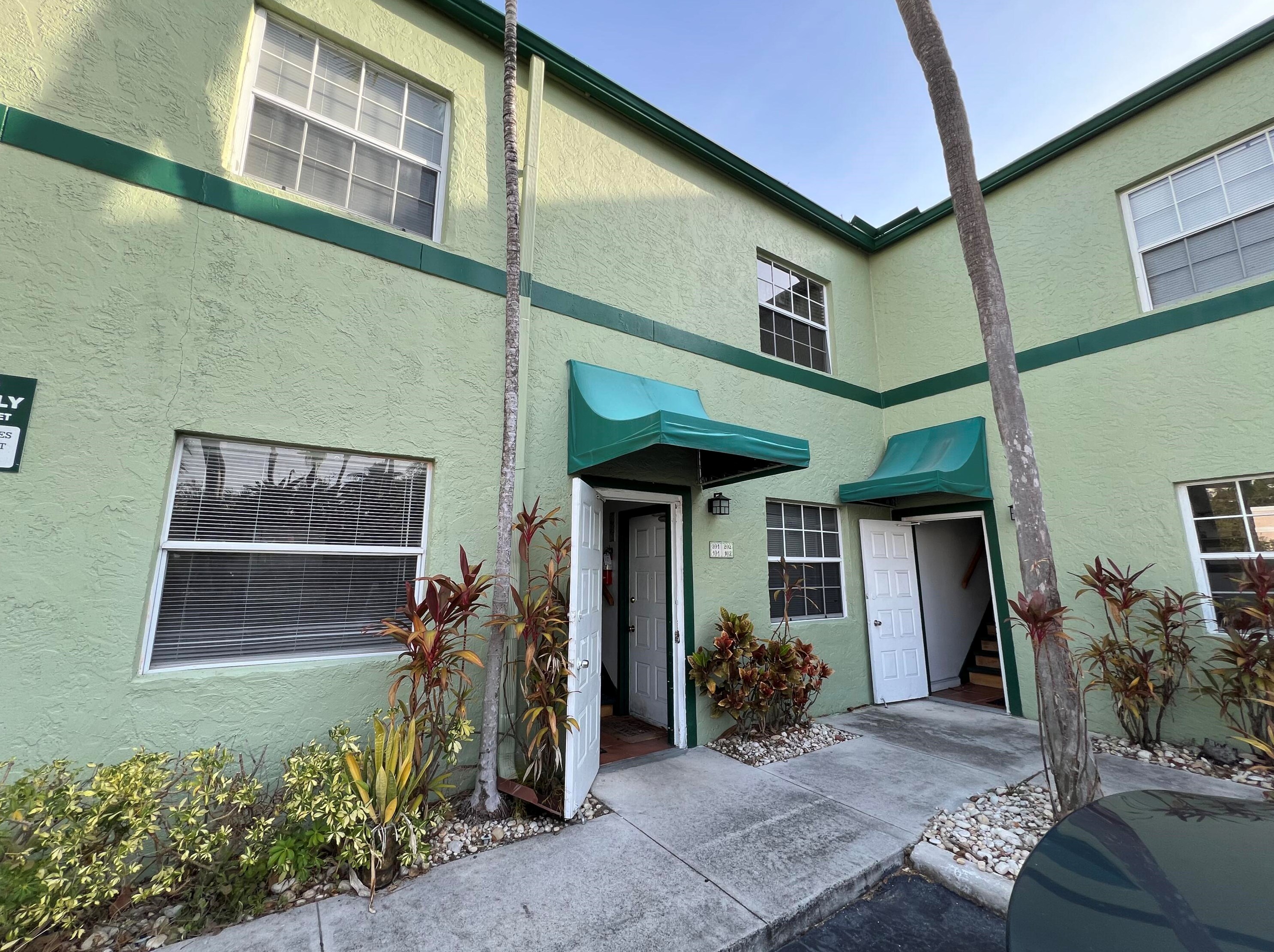 323 Almeria Rd #202, West Palm Beach, FL 33405