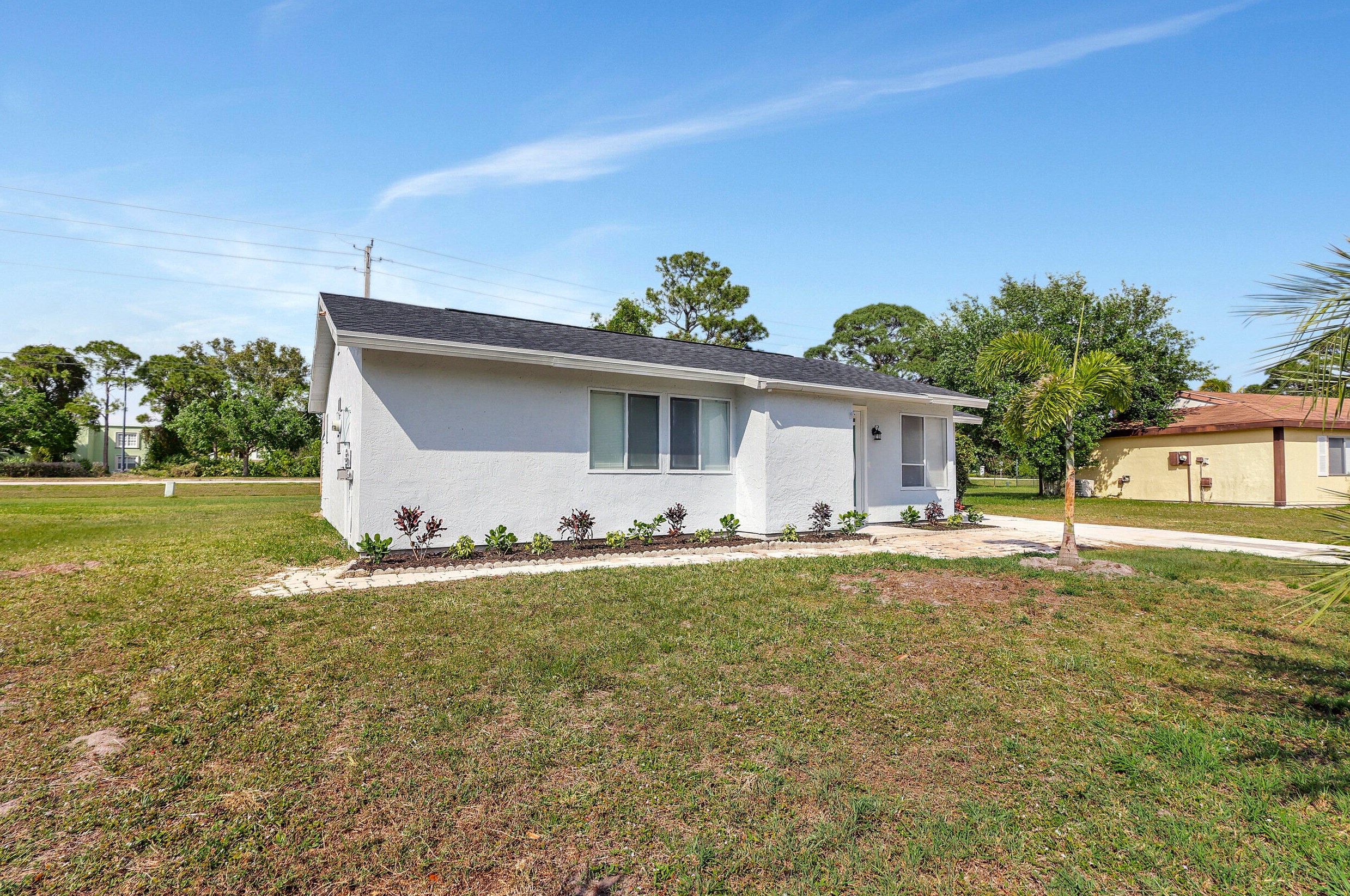 2041 Rainier Rd, Fort Pierce FL  34952-7613 exterior