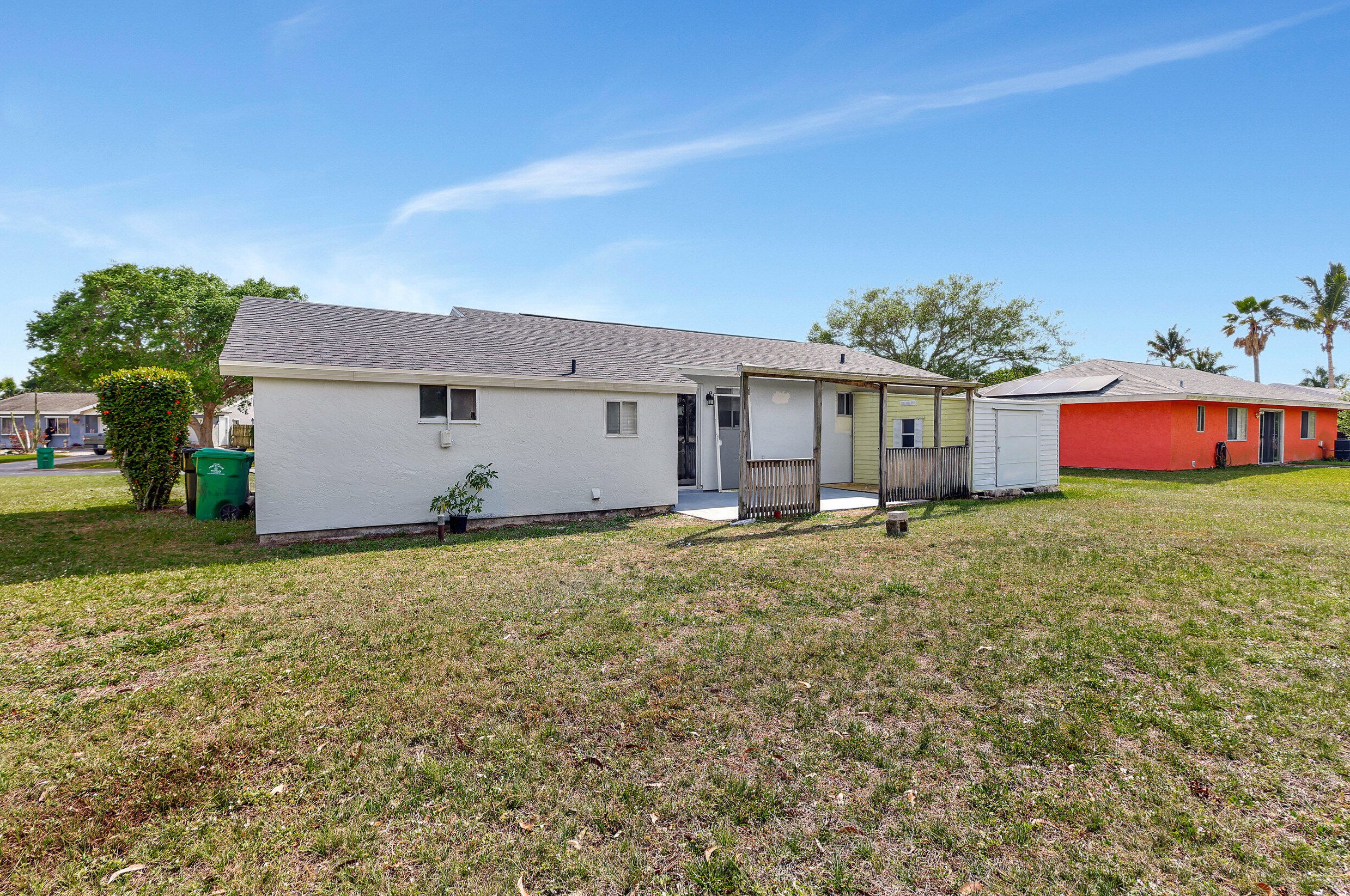 2041 Rainier Rd, Fort Pierce FL  34952-7613 exterior