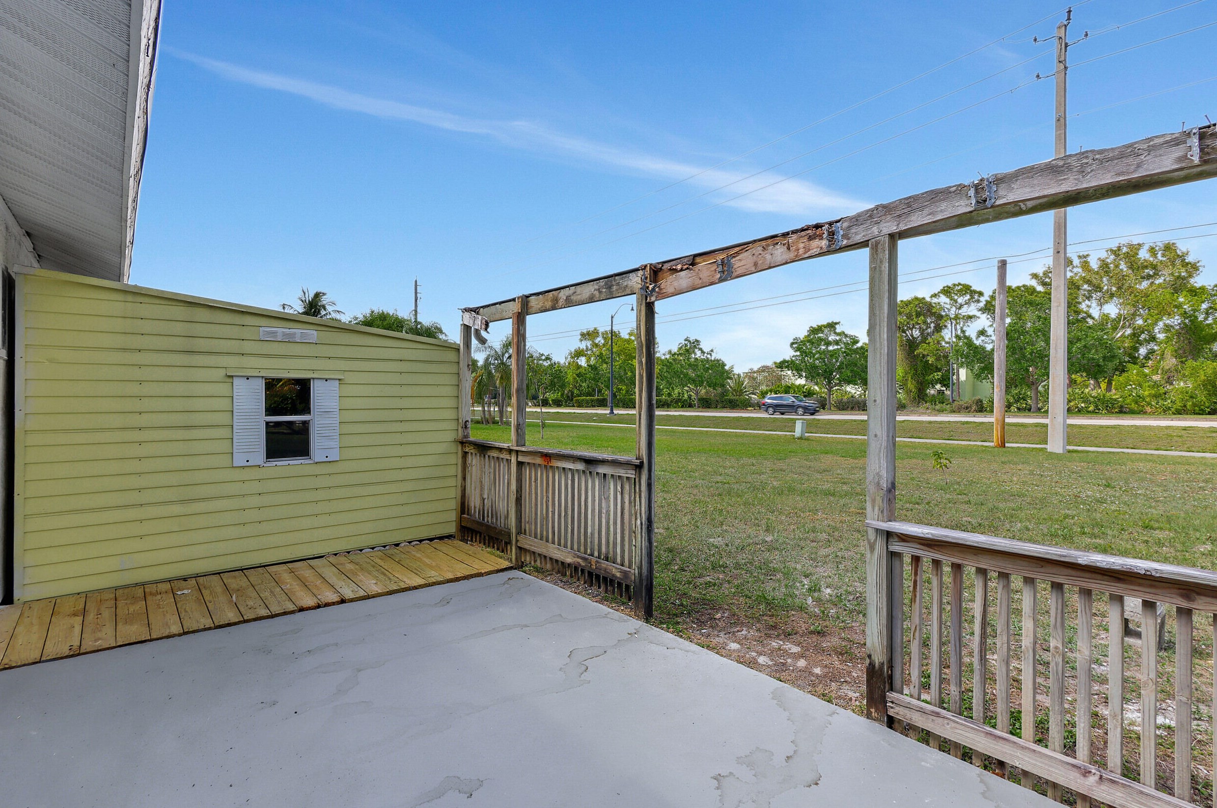 2041 Rainier Rd, Fort Pierce FL  34952-7613 exterior