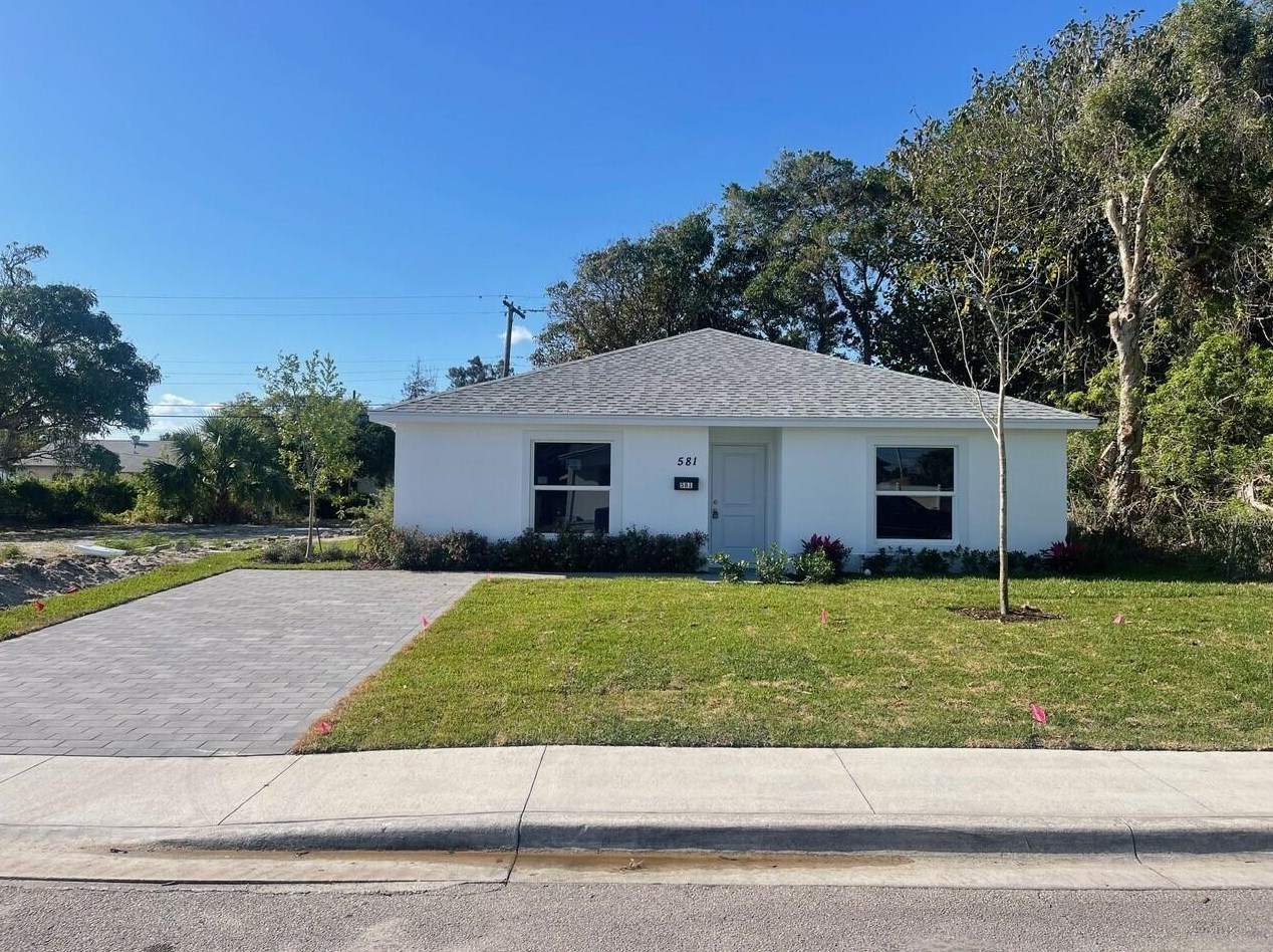 581 W 5th St, West Palm Beach, FL 33404