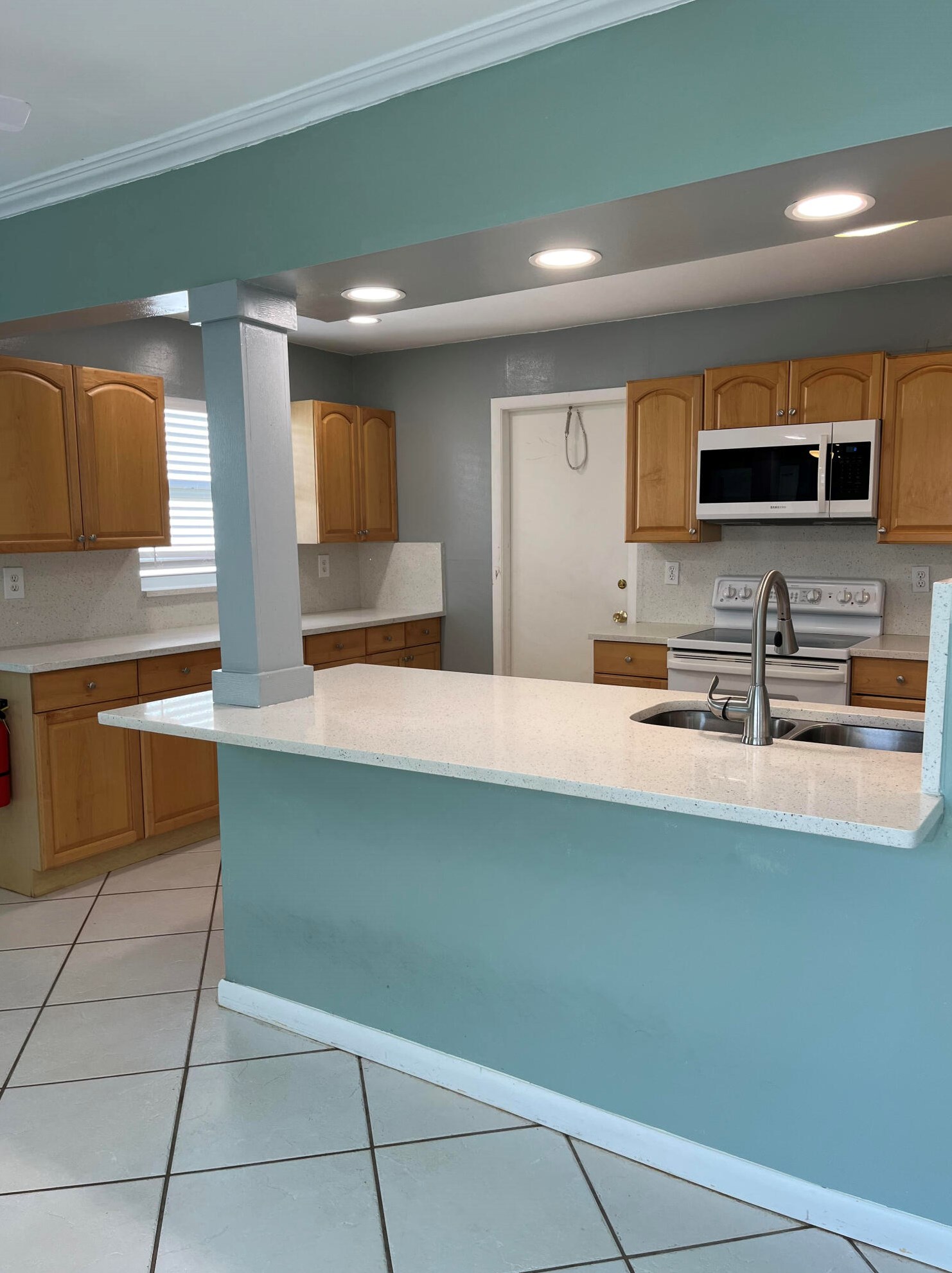 2086 12th Ave, Boynton Beach, FL 33426-5302