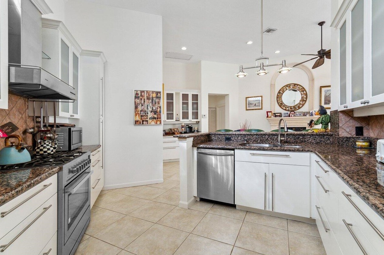 109 Coral Cay Dr, West Palm Beach FL  33418-4005 exterior