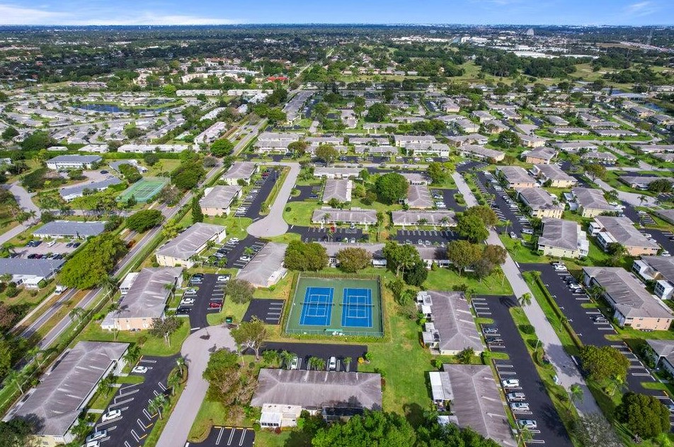 1110 Boxwood Dr, Delray Beach FL  33445-6143 exterior