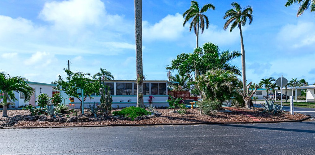 8904 Pine St, Boynton Beach, FL 33436