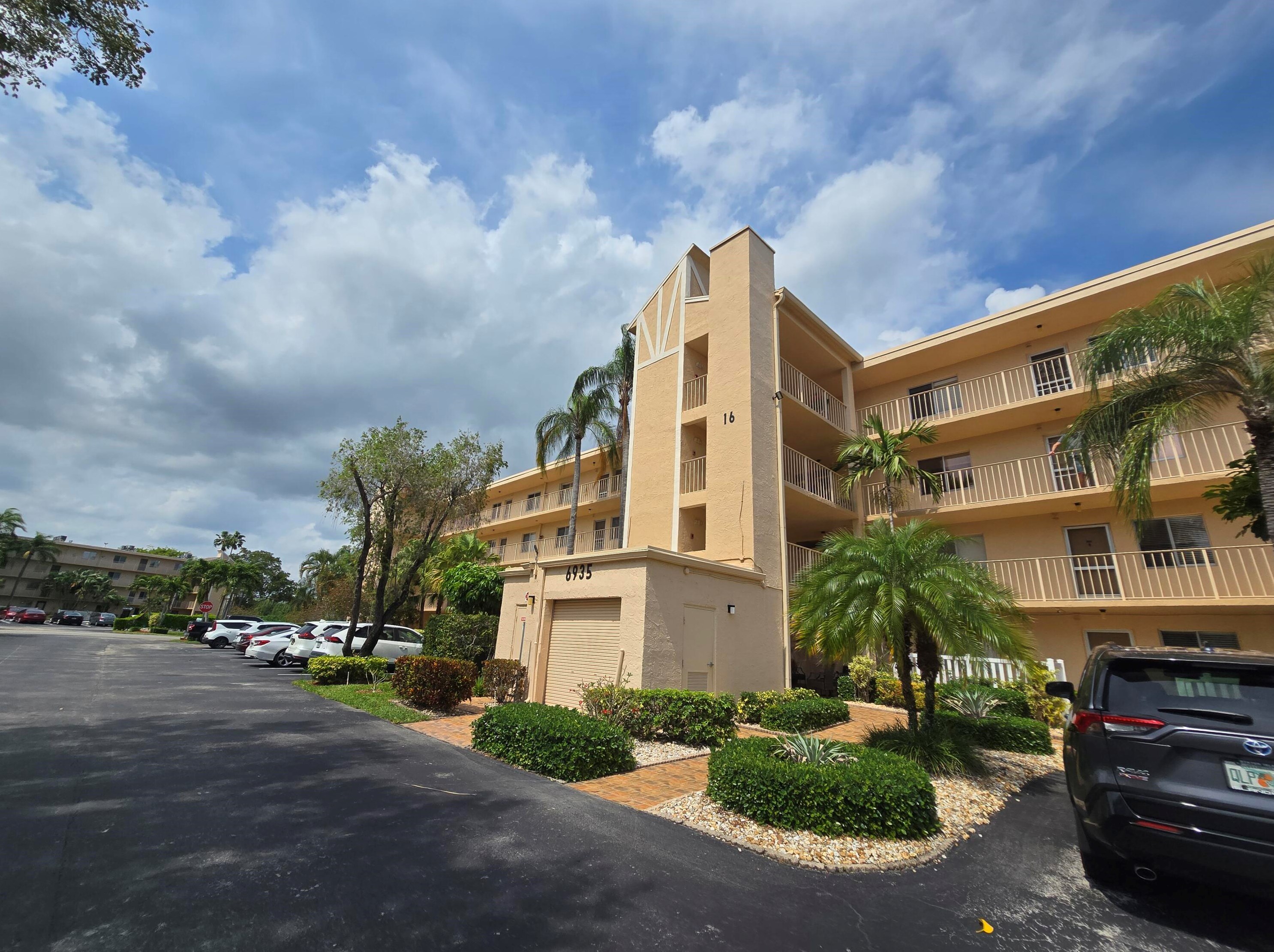6935 Huntington Ln #108, Delray Beach, FL 33446