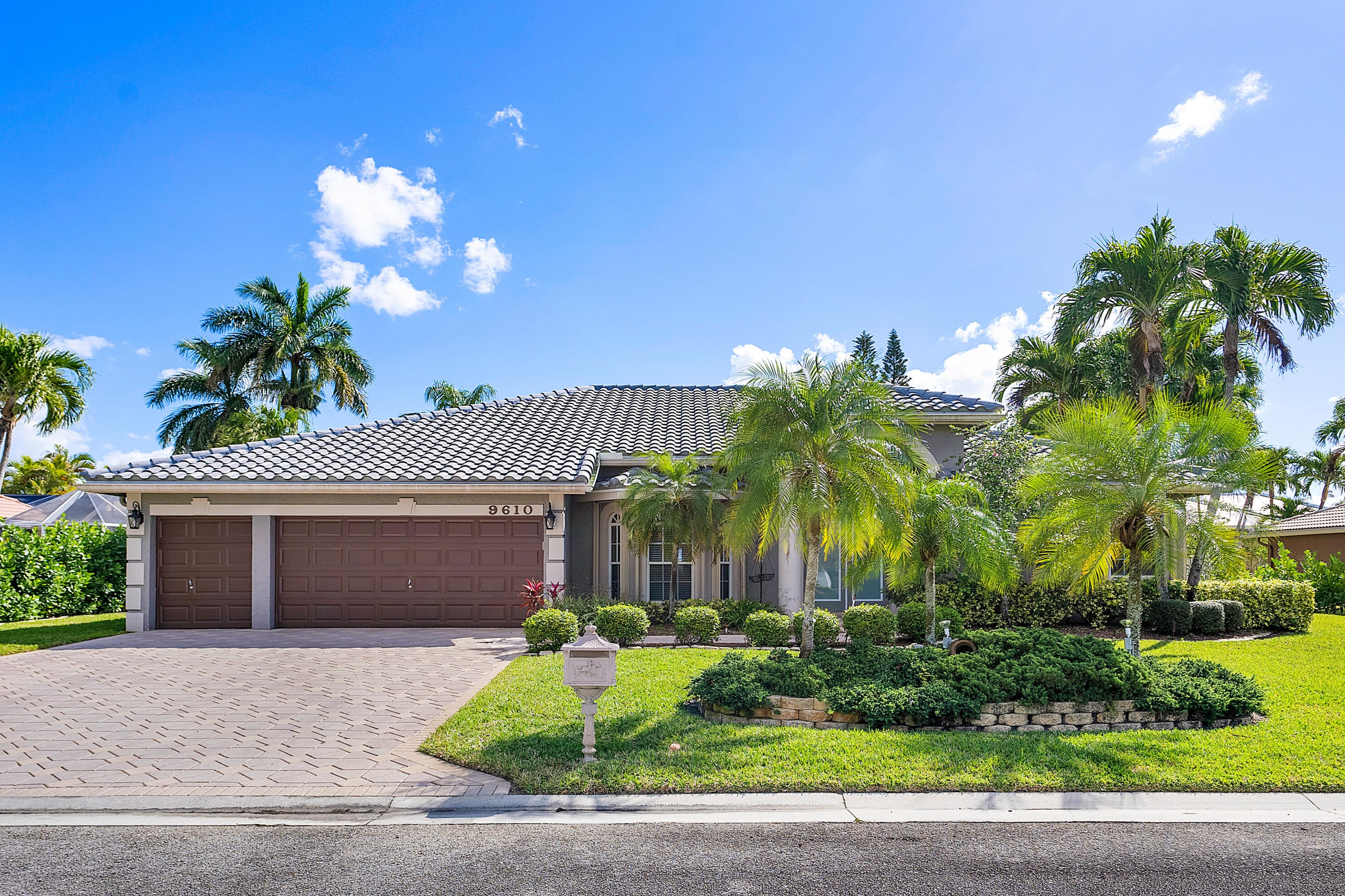 9610 Aloe Rd, Boynton Beach, FL 33436-7355