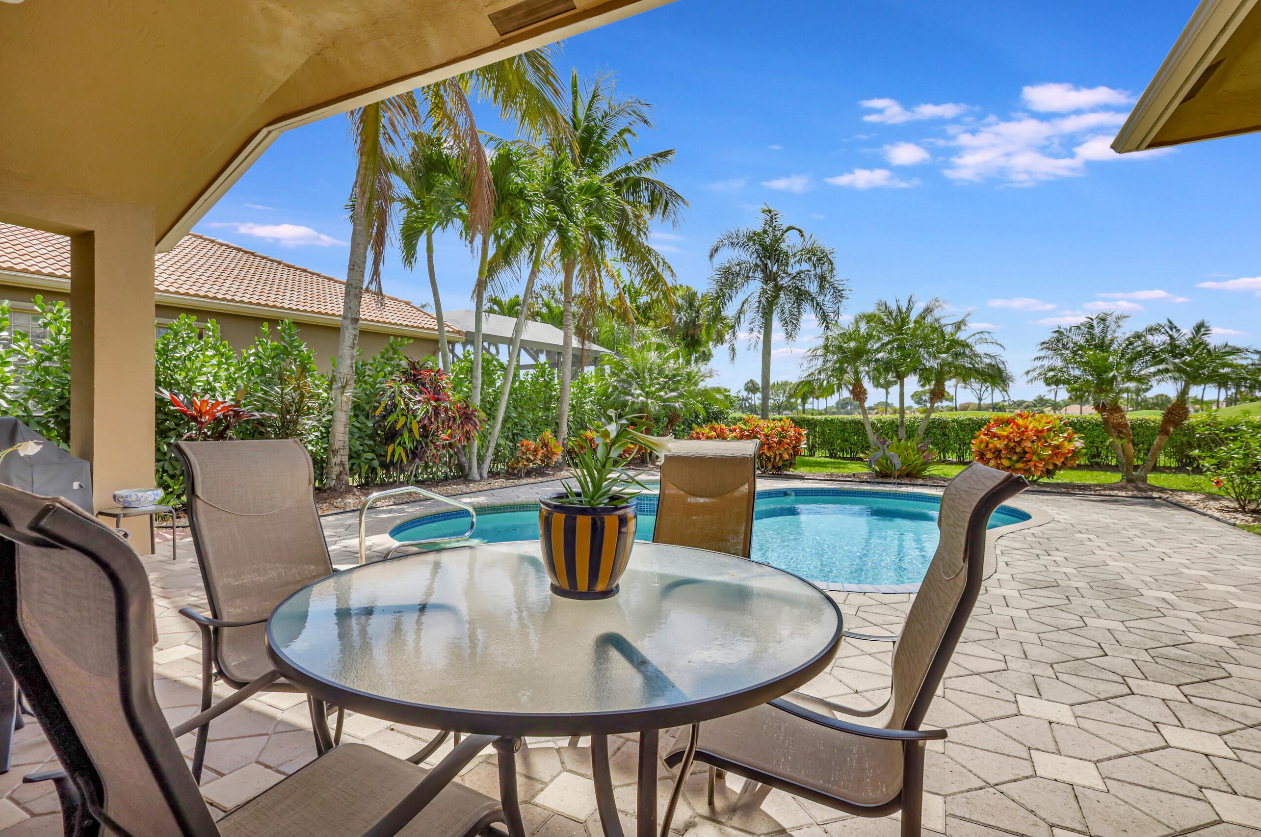 8984 Lakes Blvd, West Palm Beach FL  33412-1550 exterior