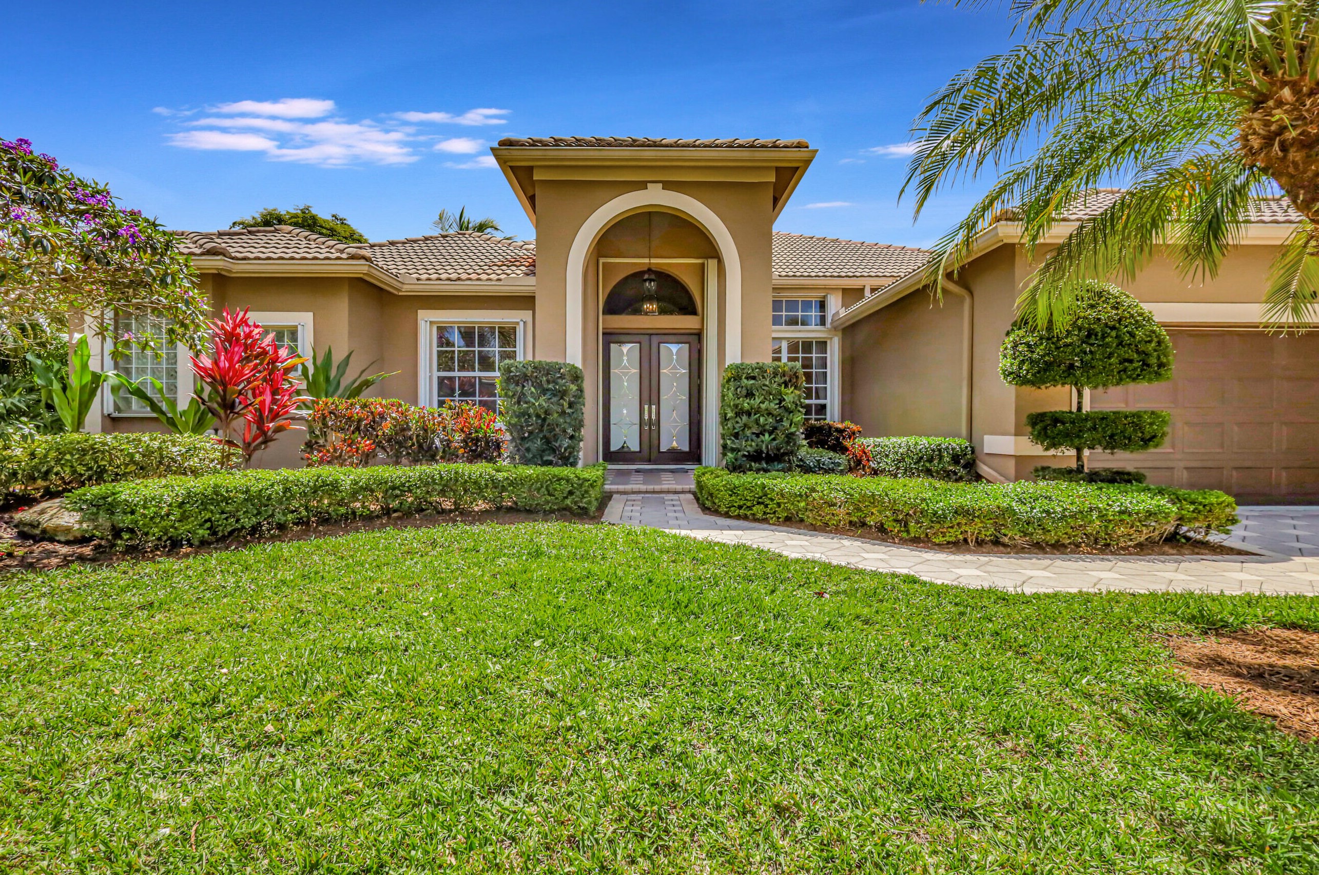 8984 Lakes Blvd, West Palm Beach FL  33412-1550 exterior