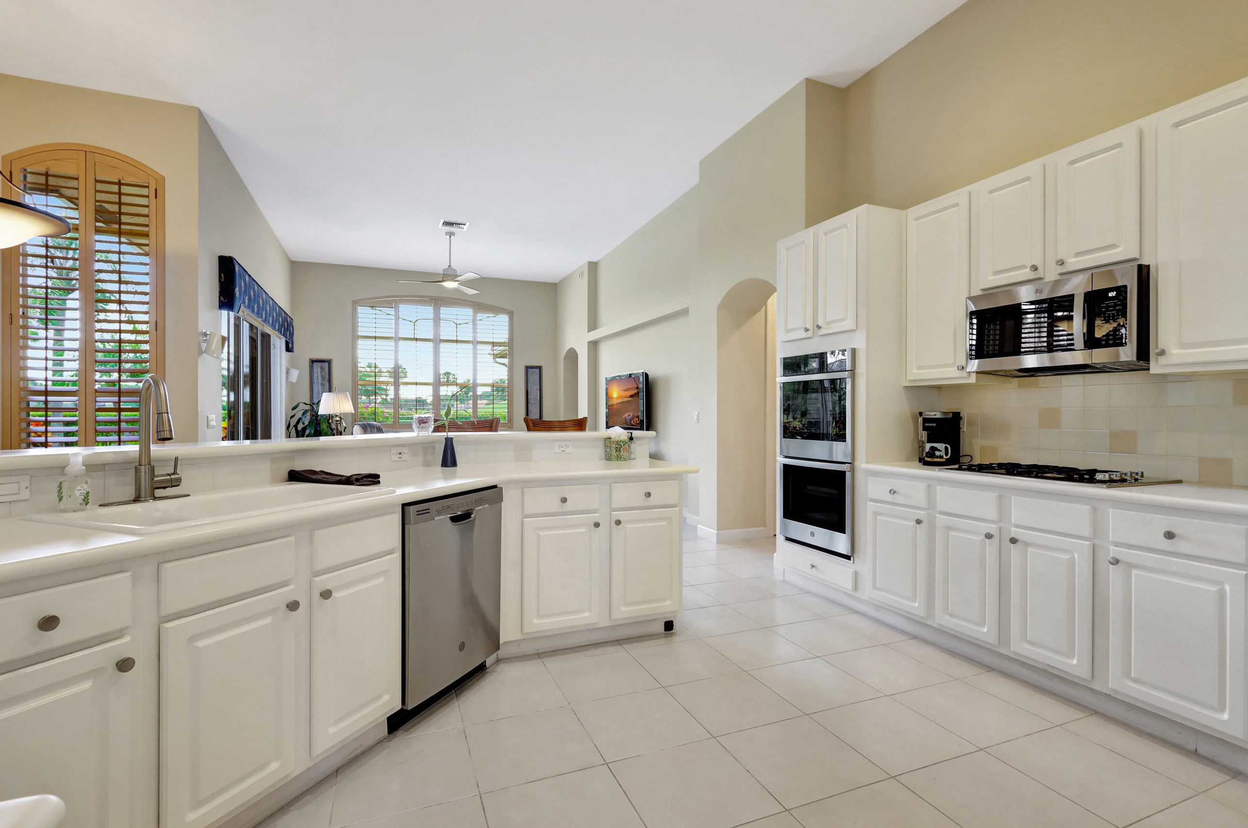 8984 Lakes Blvd, West Palm Beach FL  33412-1550 exterior