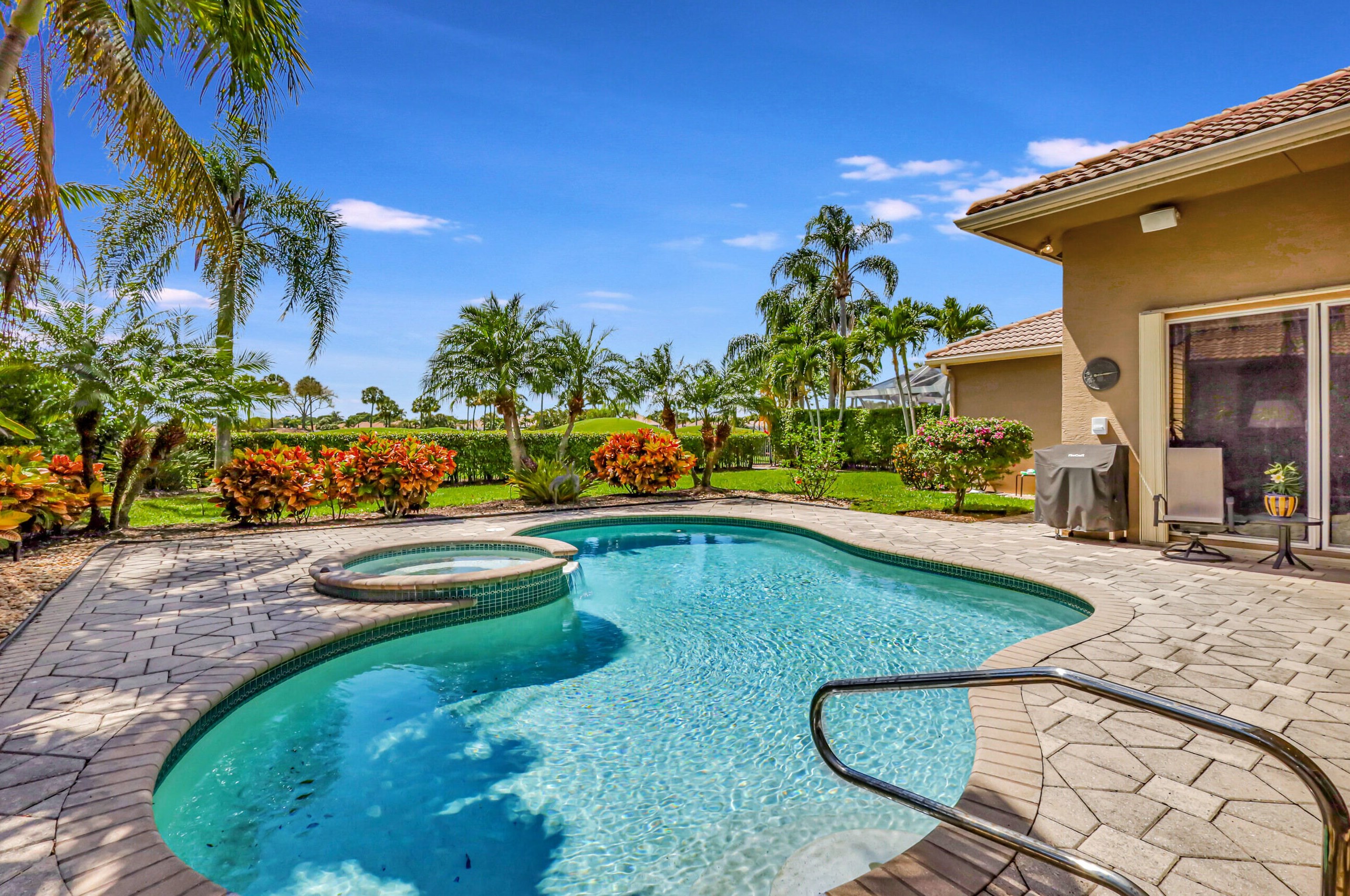 8984 Lakes Blvd, West Palm Beach FL  33412-1550 exterior