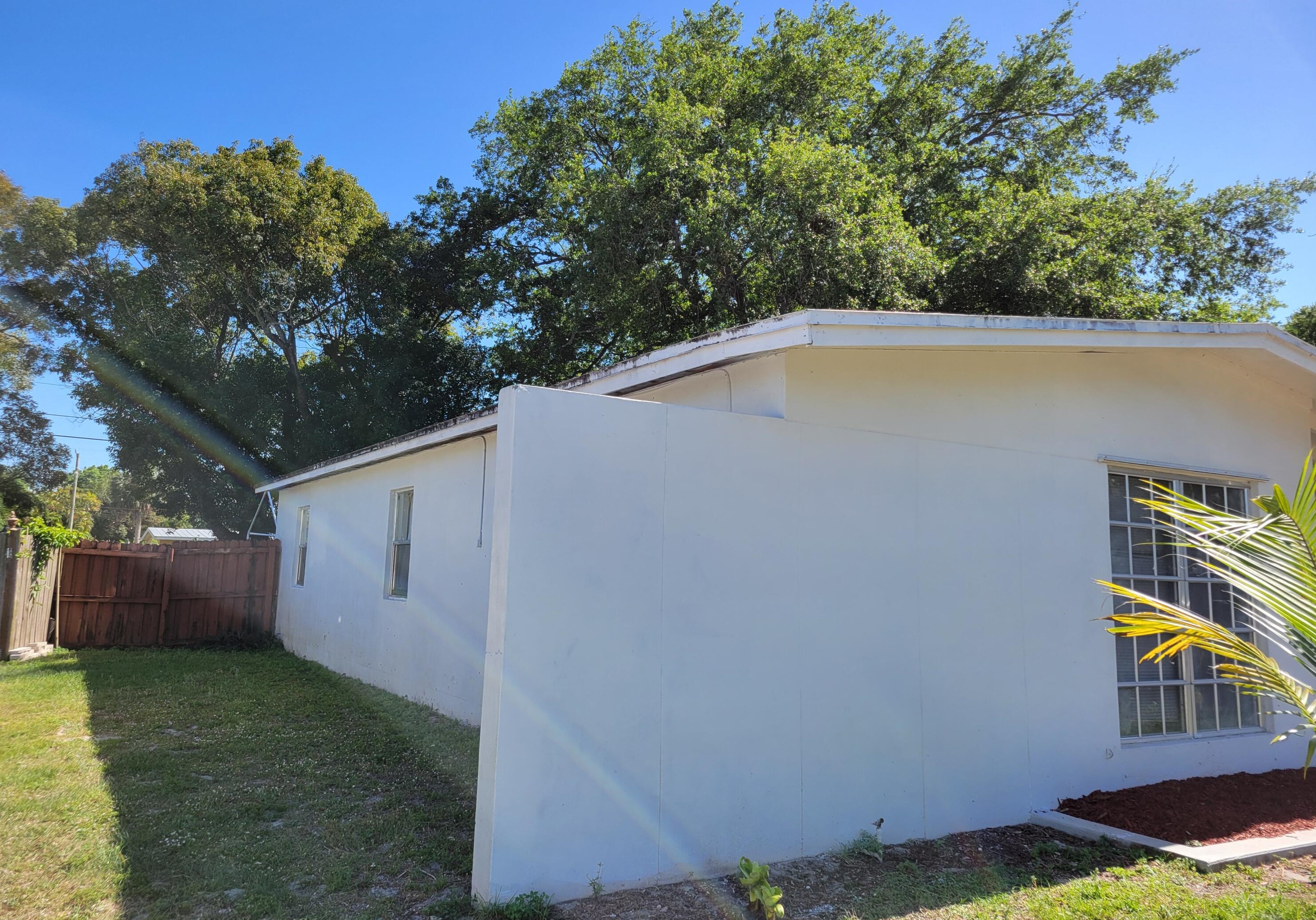 184 Serenata Ct, Fort Pierce FL  34983-2137 exterior