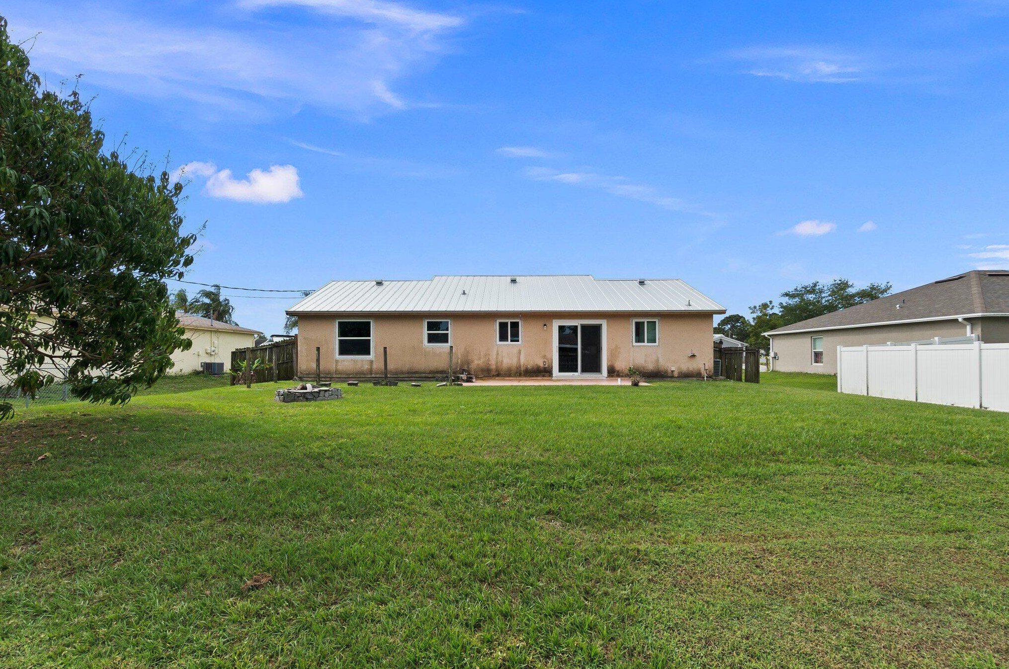 731 Bayard Ave, Fort Pierce FL  34983-1071 exterior