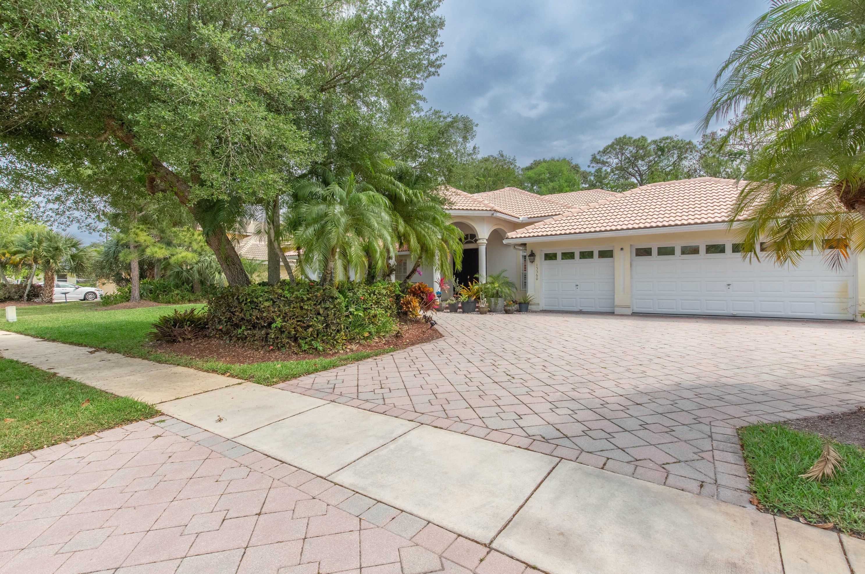 15560 Cedar Grove Ln, West Palm Beach, FL 33414-6306