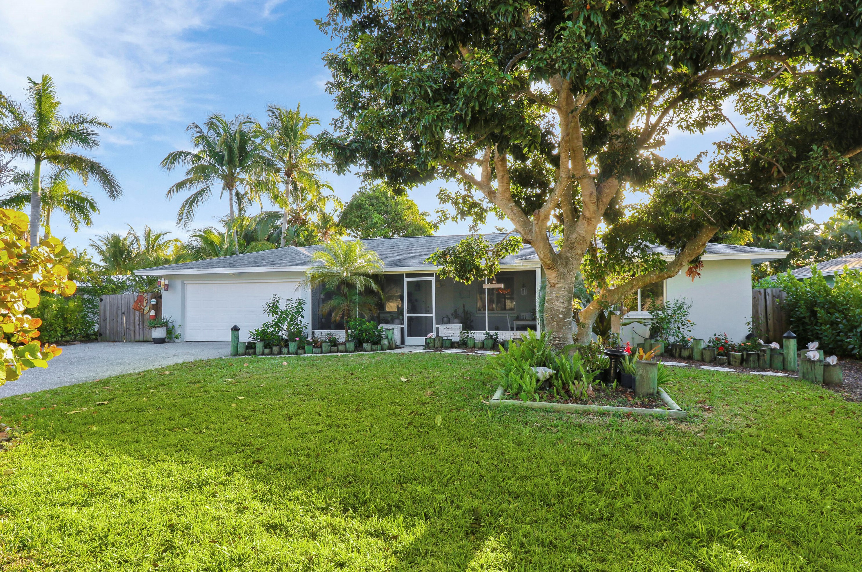 366 Maple Ave, Jupiter, FL 33469-2926
