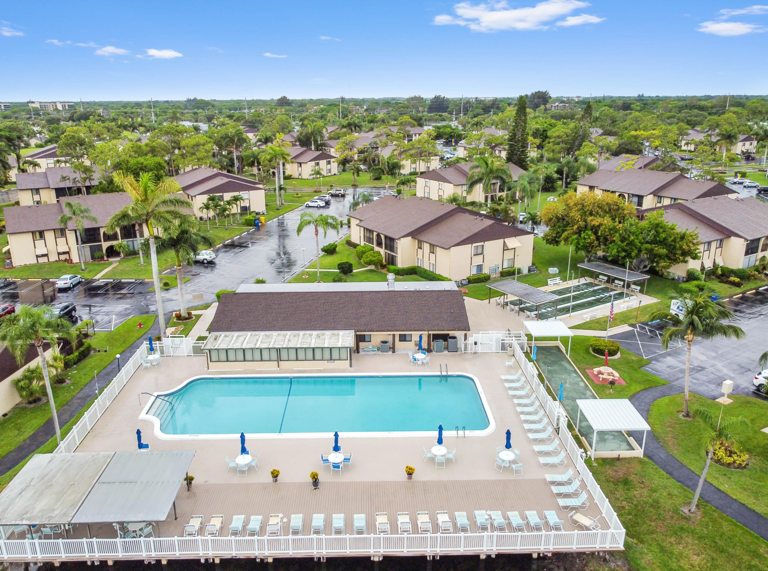 417 Pine Glen Ln, Lake Worth FL  33463-8515 exterior