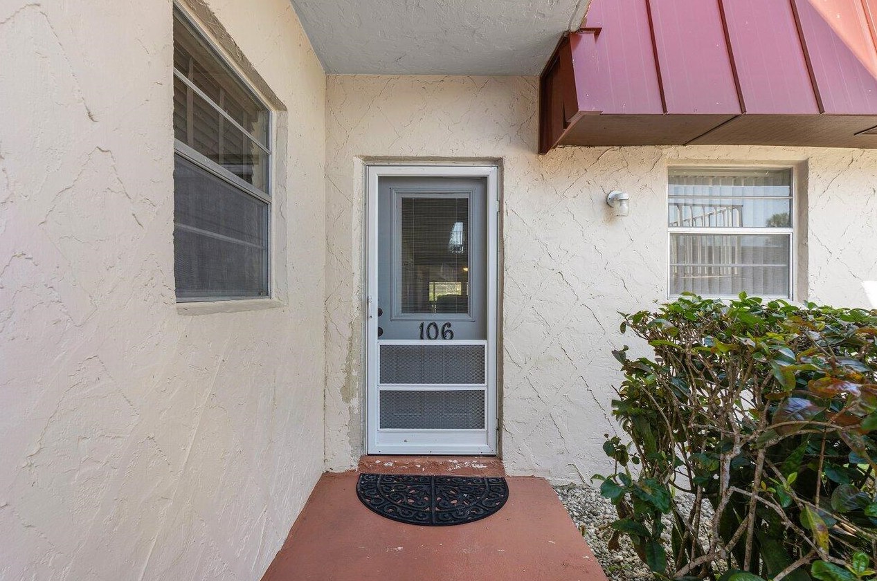 12020 W Greenway Dr #106, West Palm Beach, FL 33411