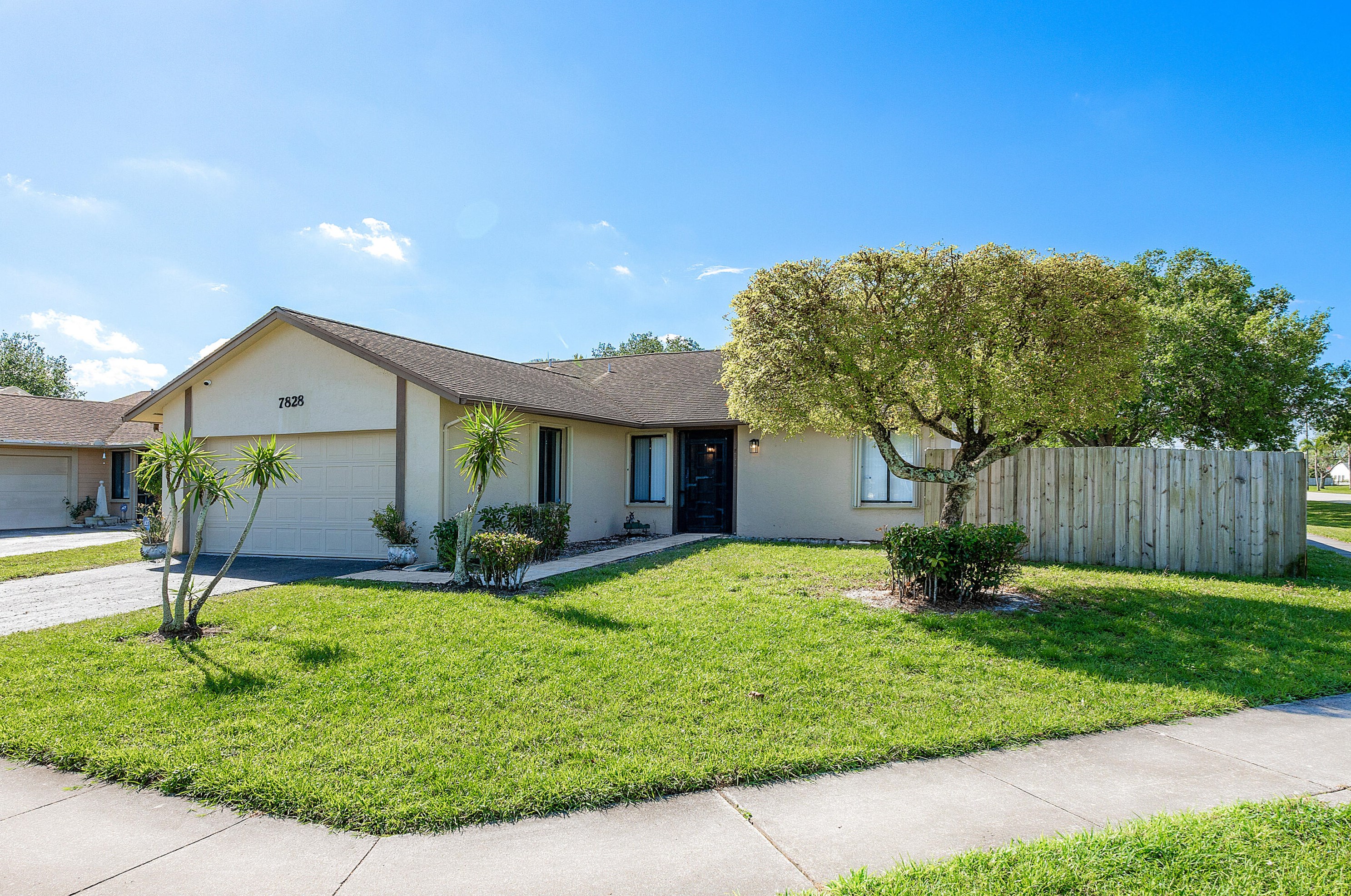 7828 Blackwood Ln, Lake Worth, FL 33467-6314
