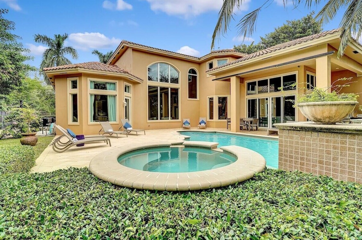 43 Coconut Ln, Boynton Beach, FL 33435