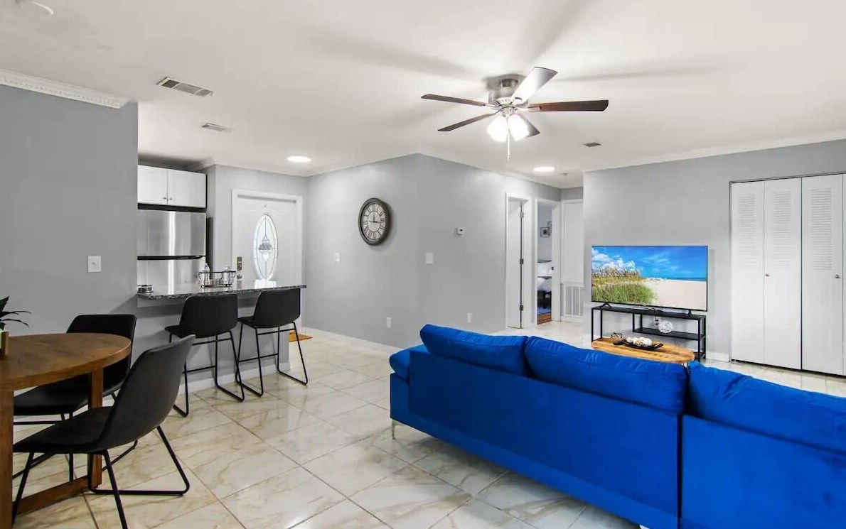 1473 Ocean Ln, Fort Pierce FL  34983-3829 exterior