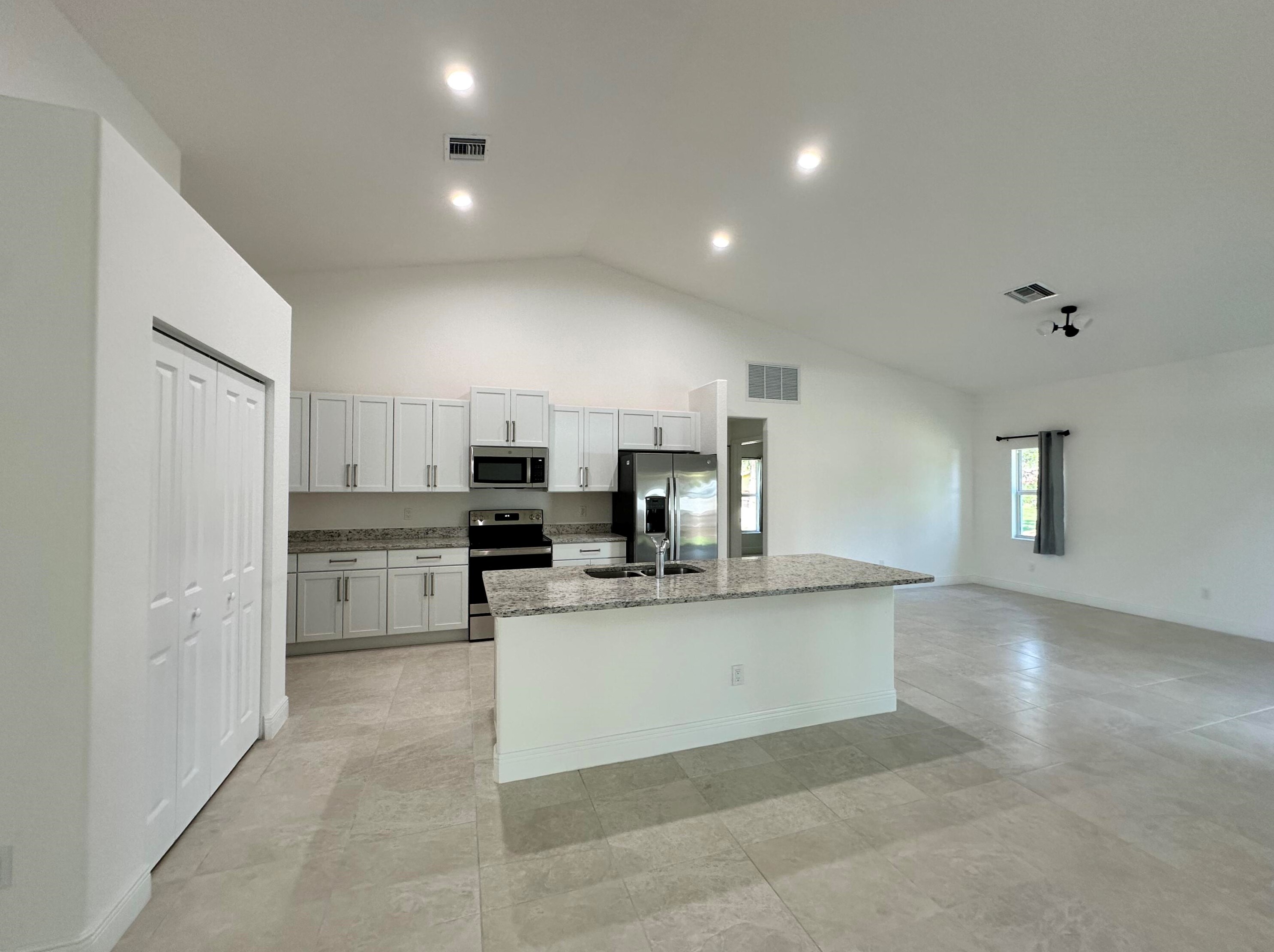 404 Gregory St, Fort Pierce FL  34982 exterior