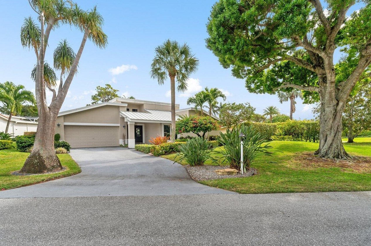 665 Lakewoode Cir, Delray Beach, FL 33445-9002