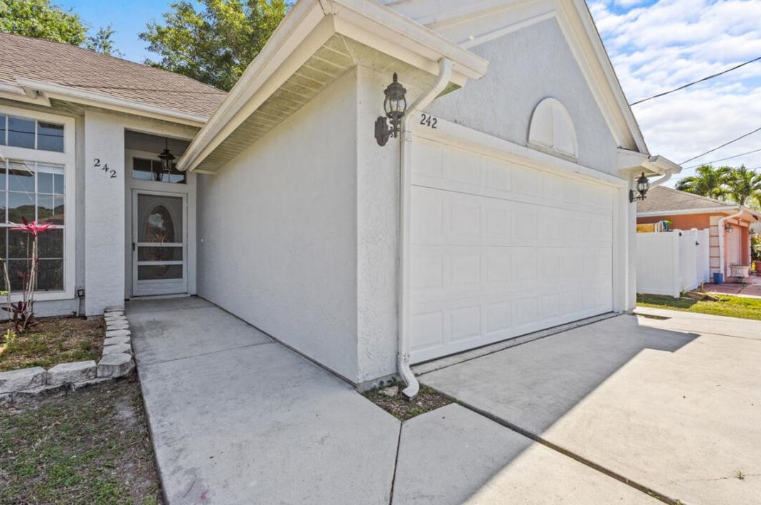 242 Sw Voltair Terrace, Fort Pierce, FL 34953