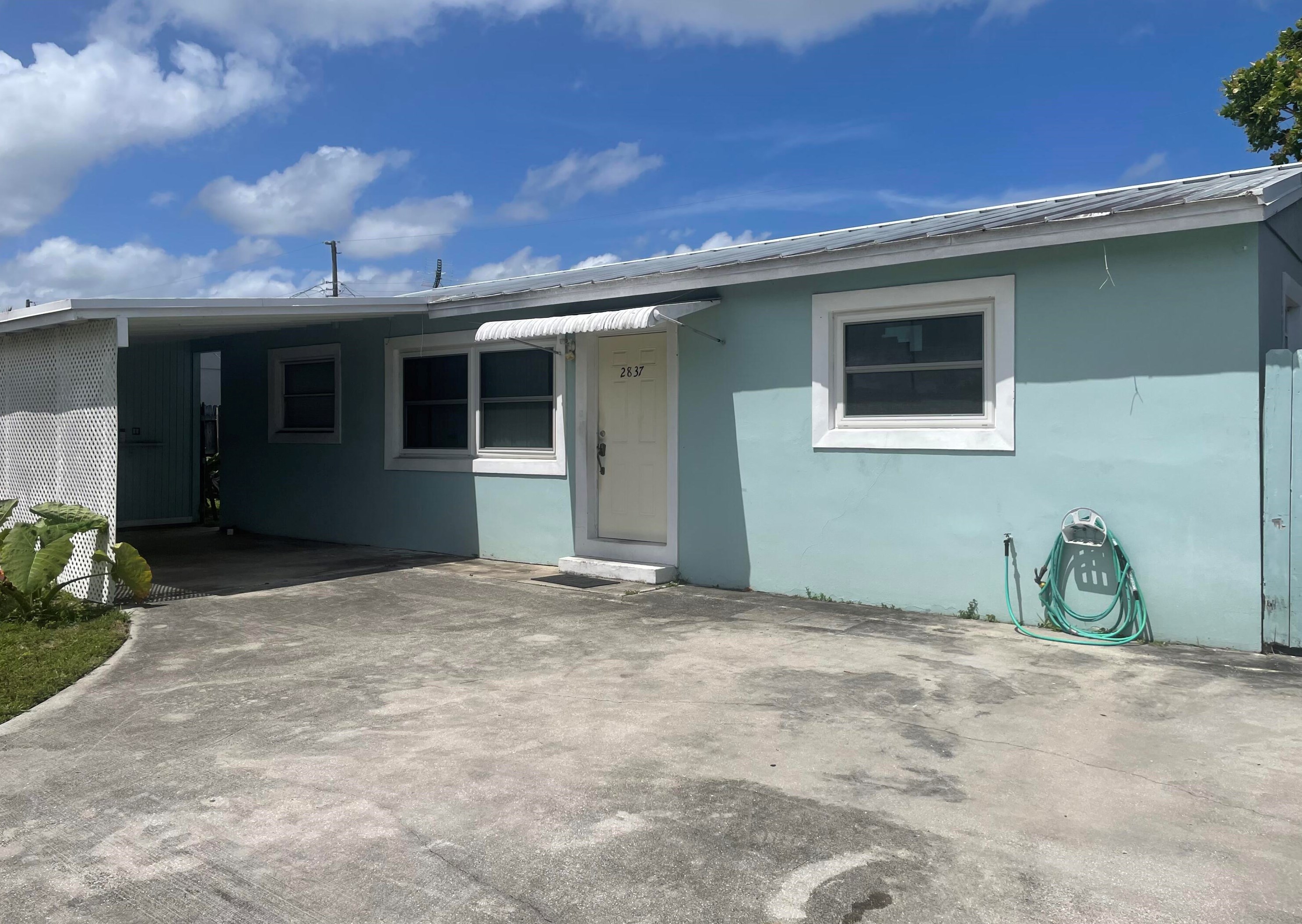 2837 Floweva St, West Palm Beach, FL 33406-6635