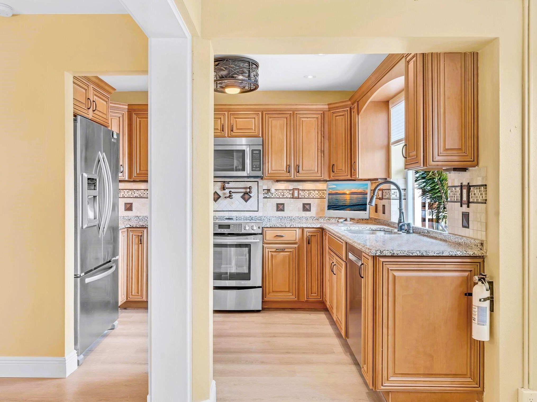 22 Colonial Club Dr #302, Boynton Beach, FL 33435