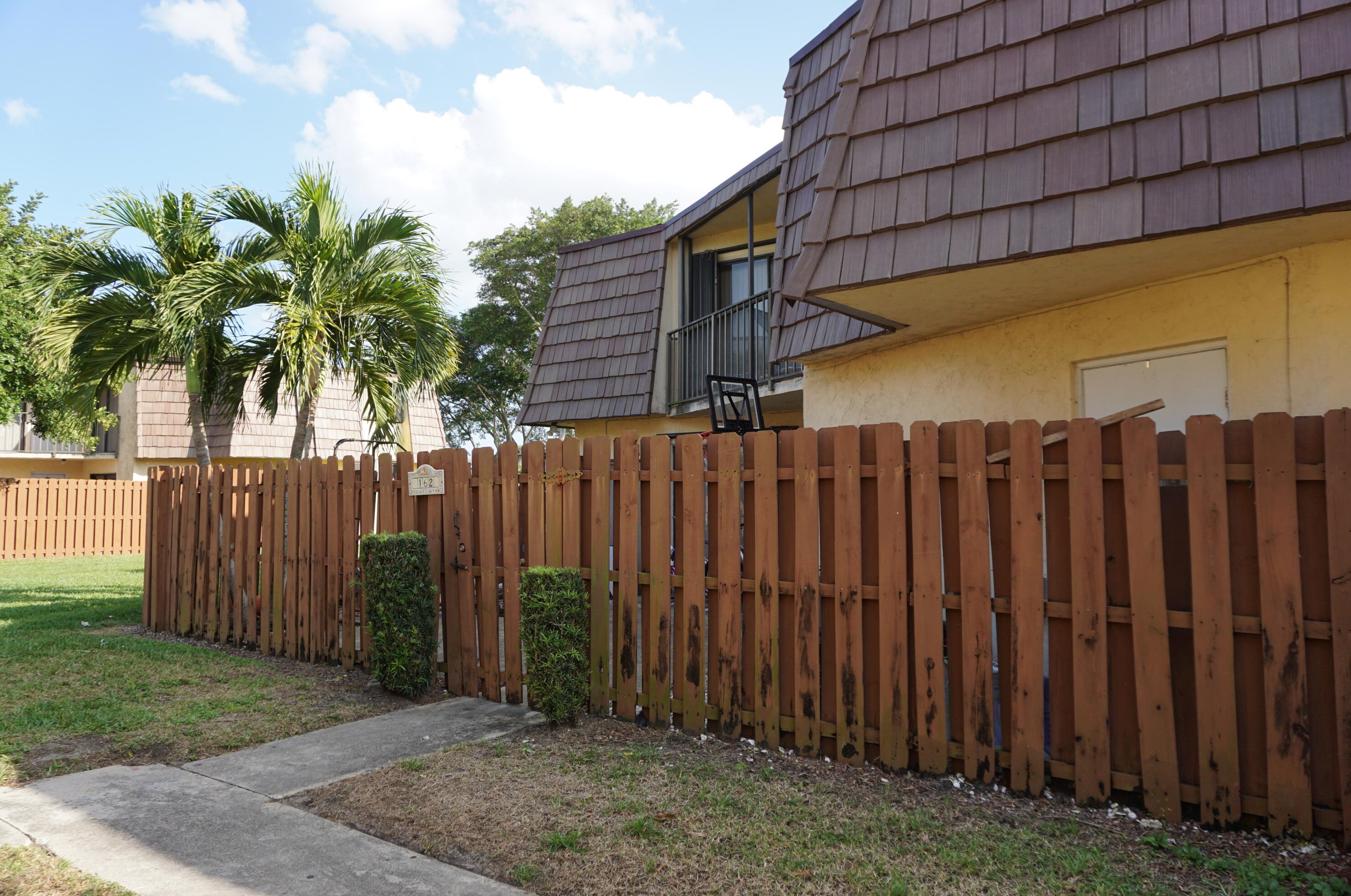 162 Springdale Cir, Lake Worth, FL 33461-6327