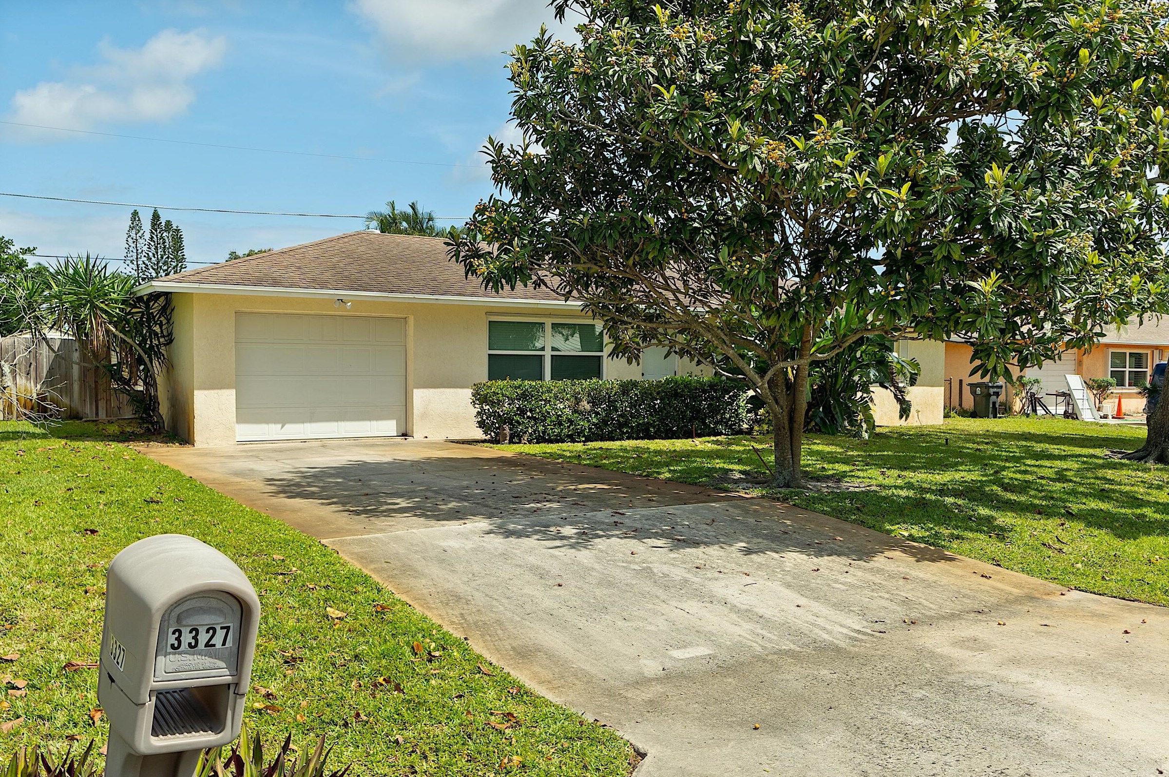3327 Diamondhead Rd, Lake Worth, FL 33462