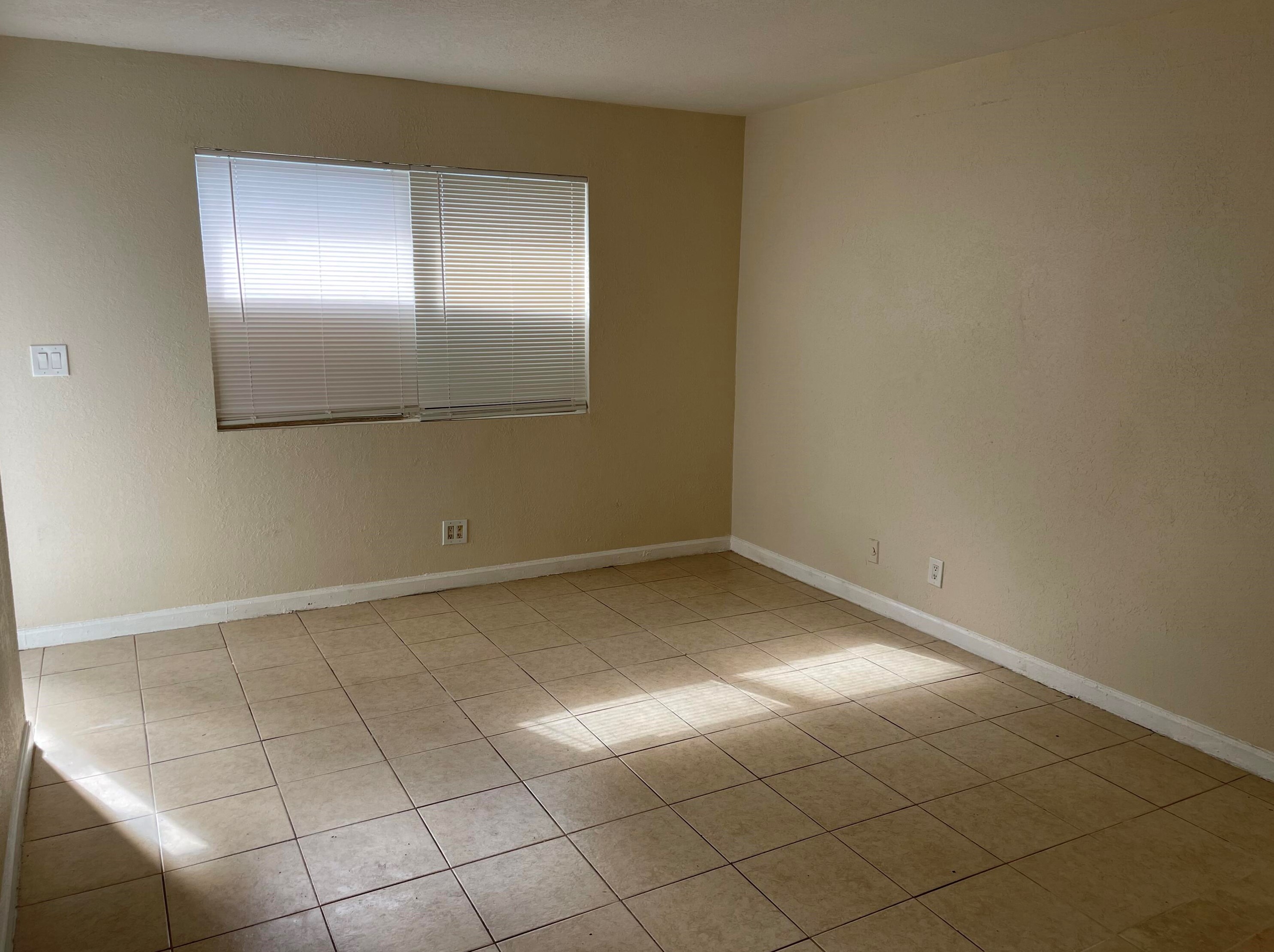 633 10th St #5, West Palm Beach, FL 33401