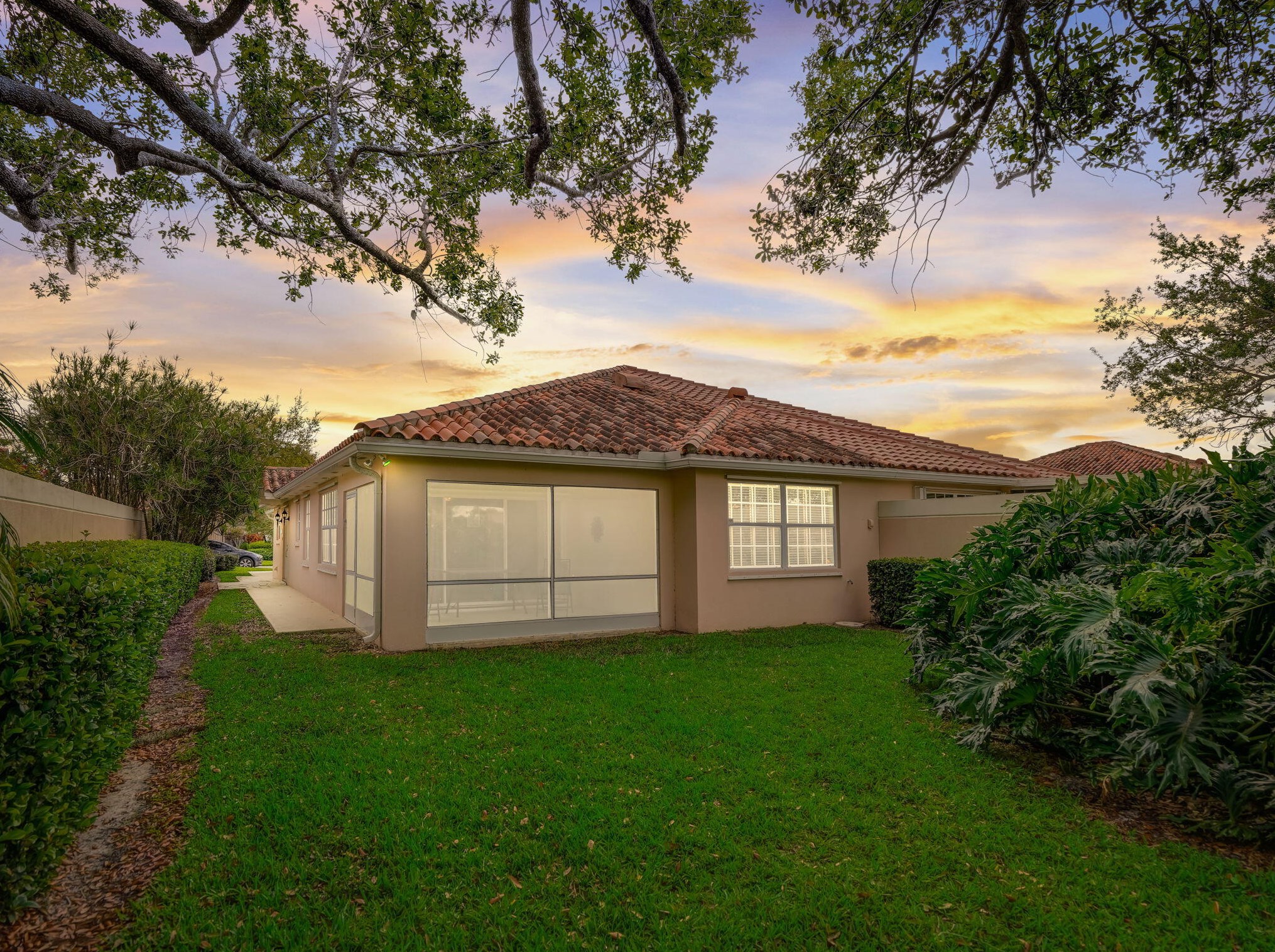 2811 Livingston Ln, West Palm Beach, FL 33411-5745